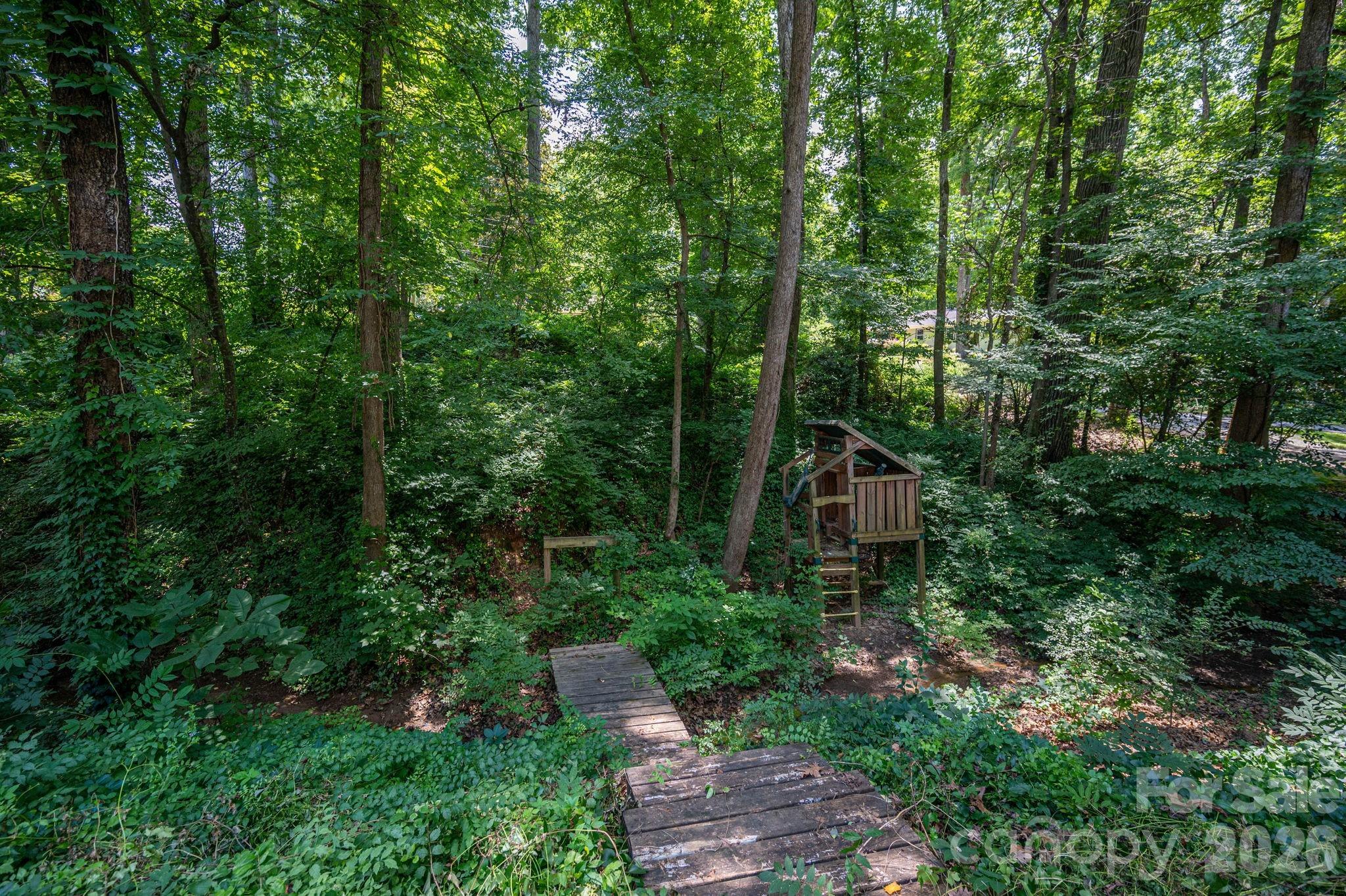 504 Dogwood Lane — Belmont