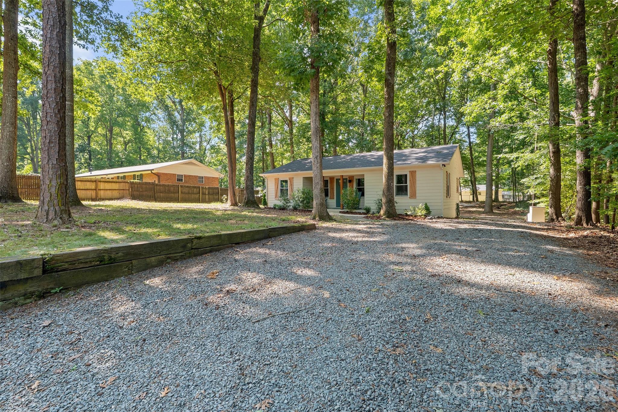 317 Jackson Place — Matthews