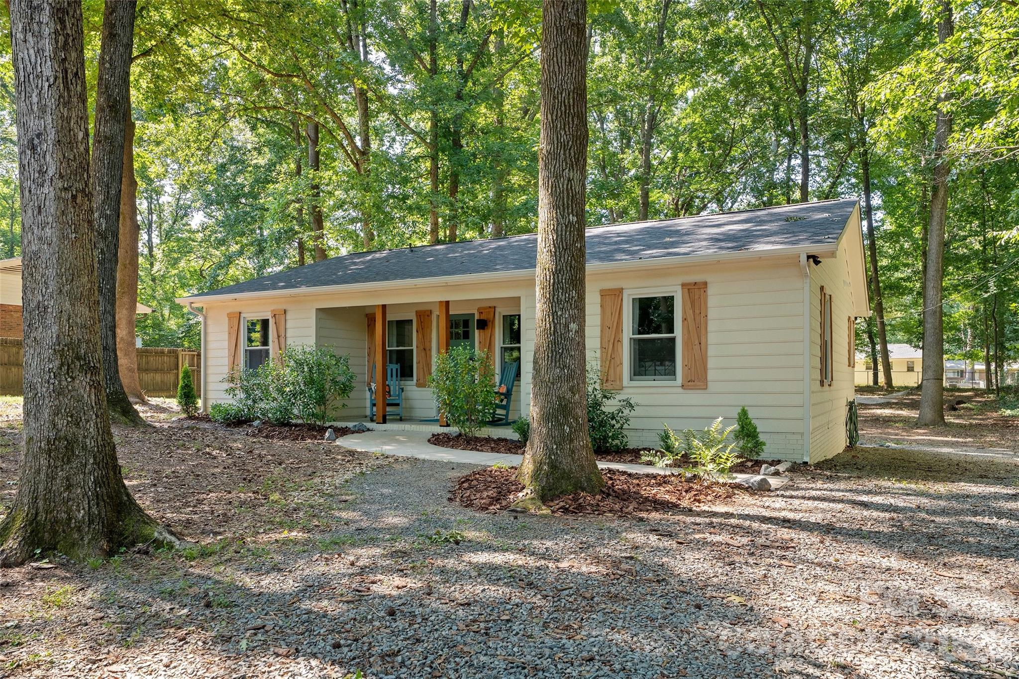 317 Jackson Place — Matthews