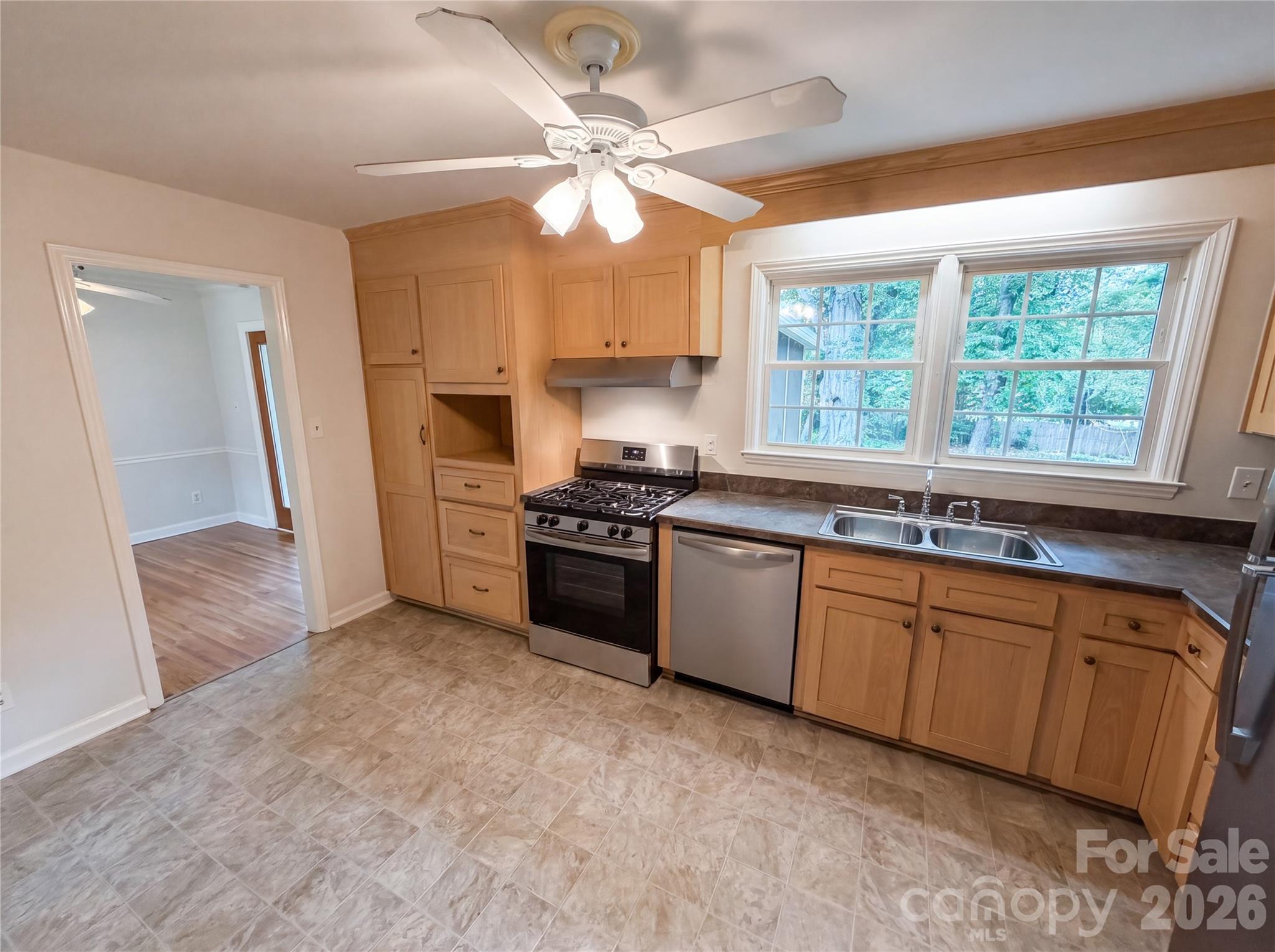 5410 Sharon Road — Charlotte