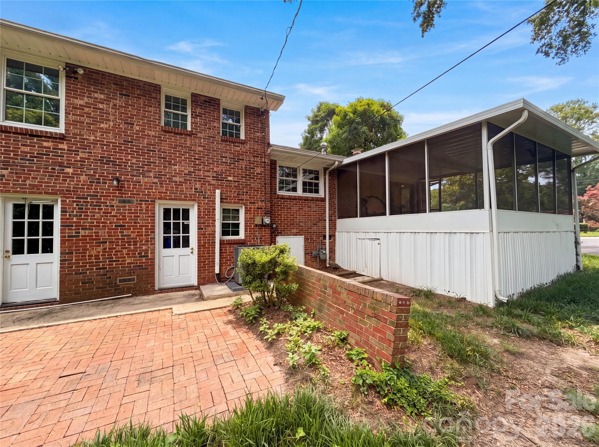 5410 Sharon Road — Charlotte