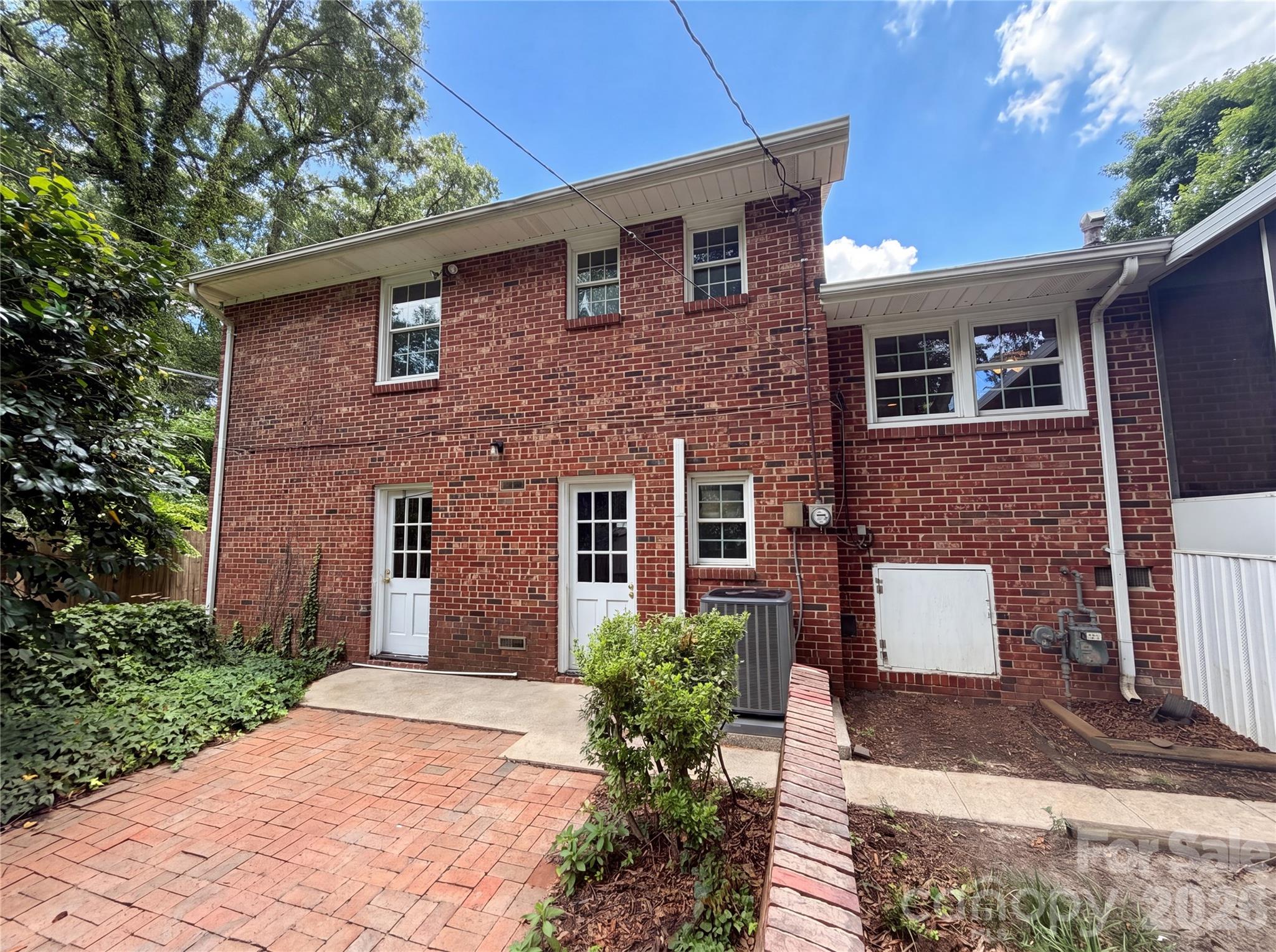5410 Sharon Road — Charlotte