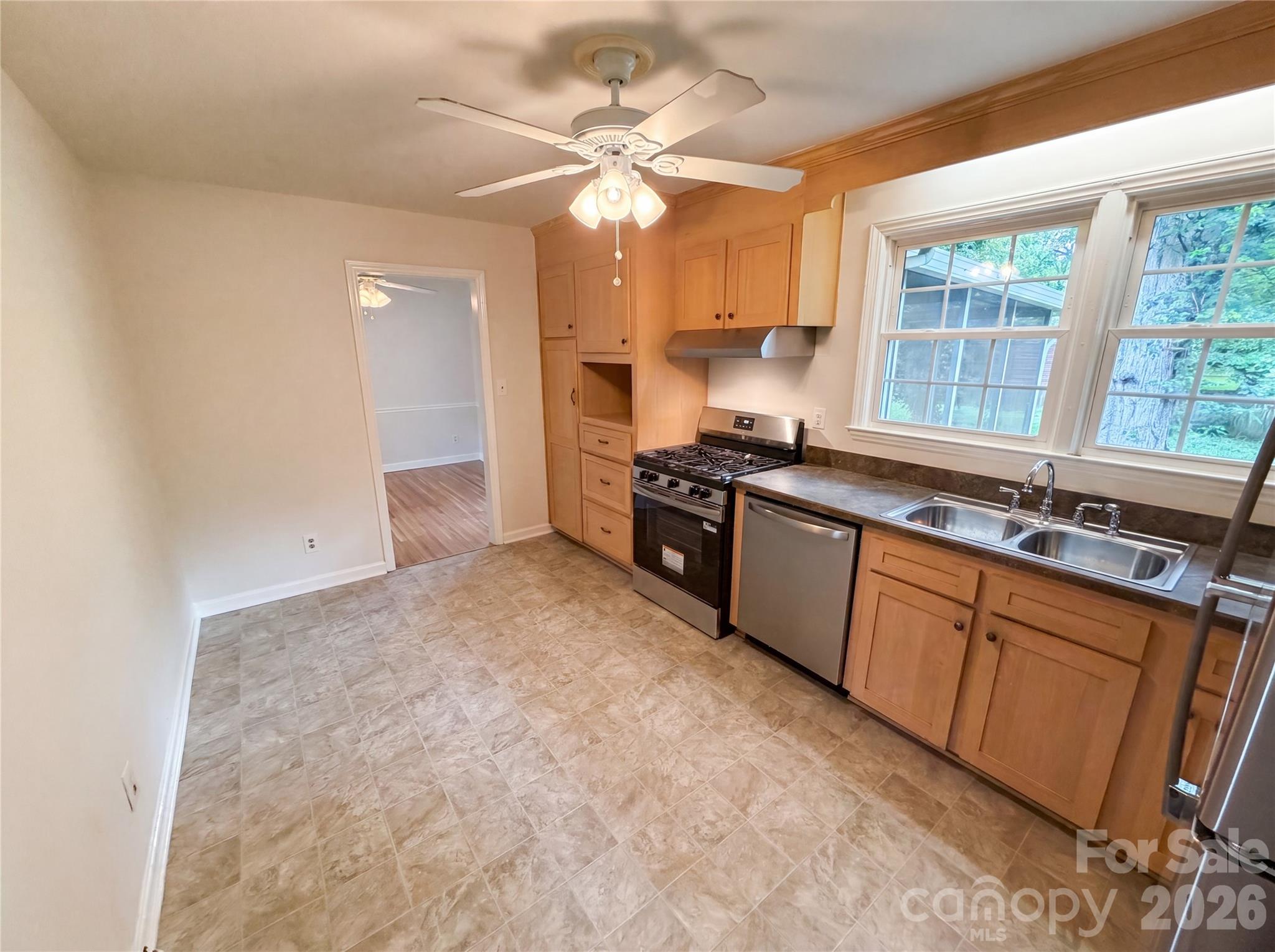 5410 Sharon Road — Charlotte