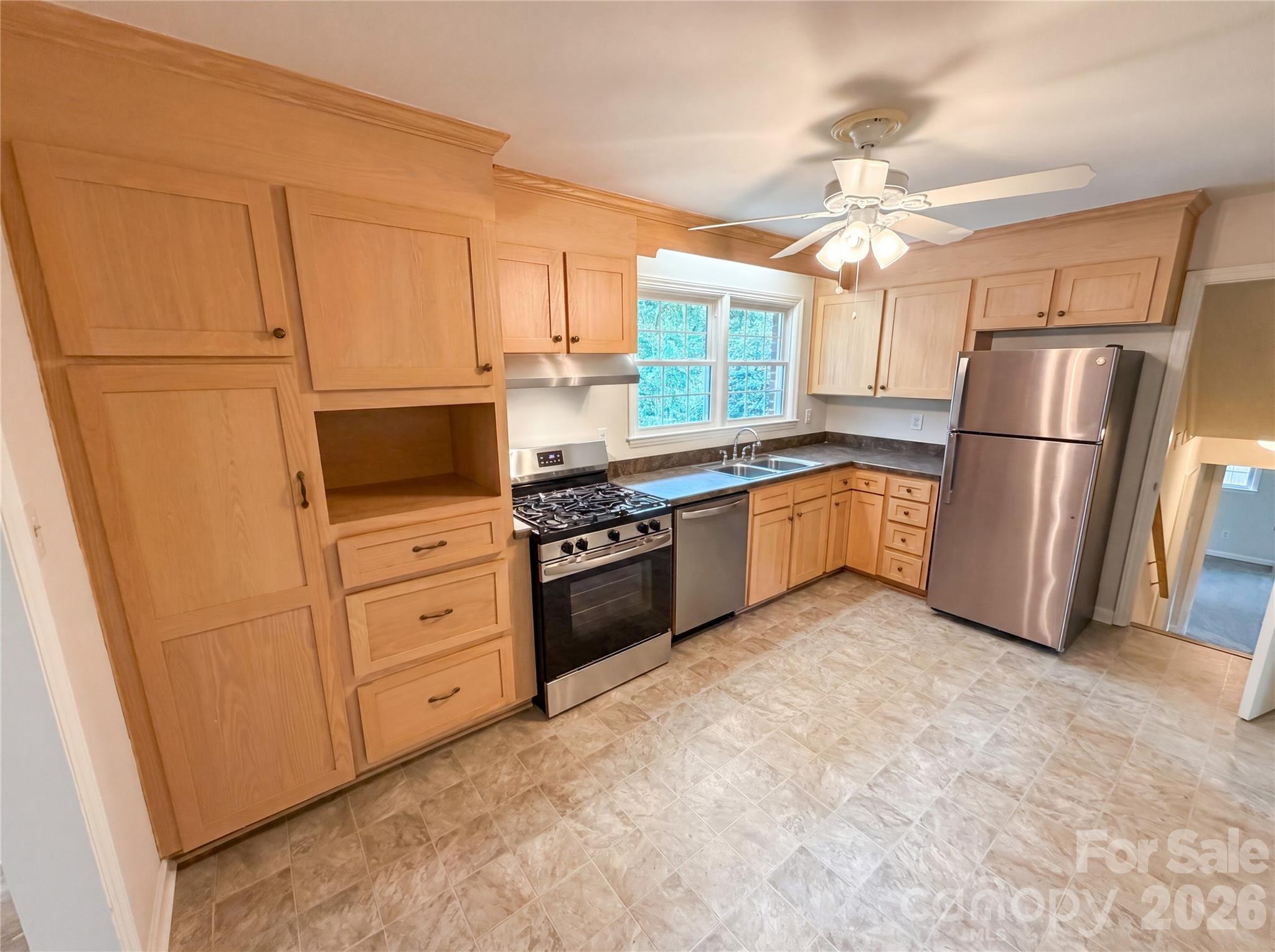 5410 Sharon Road — Charlotte