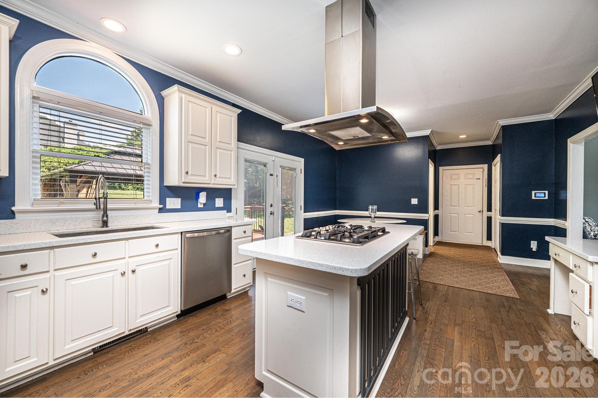 4215 3rd Street NW — Hickory