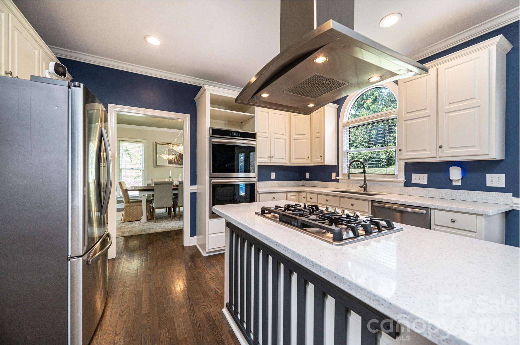 4215 3rd Street NW — Hickory