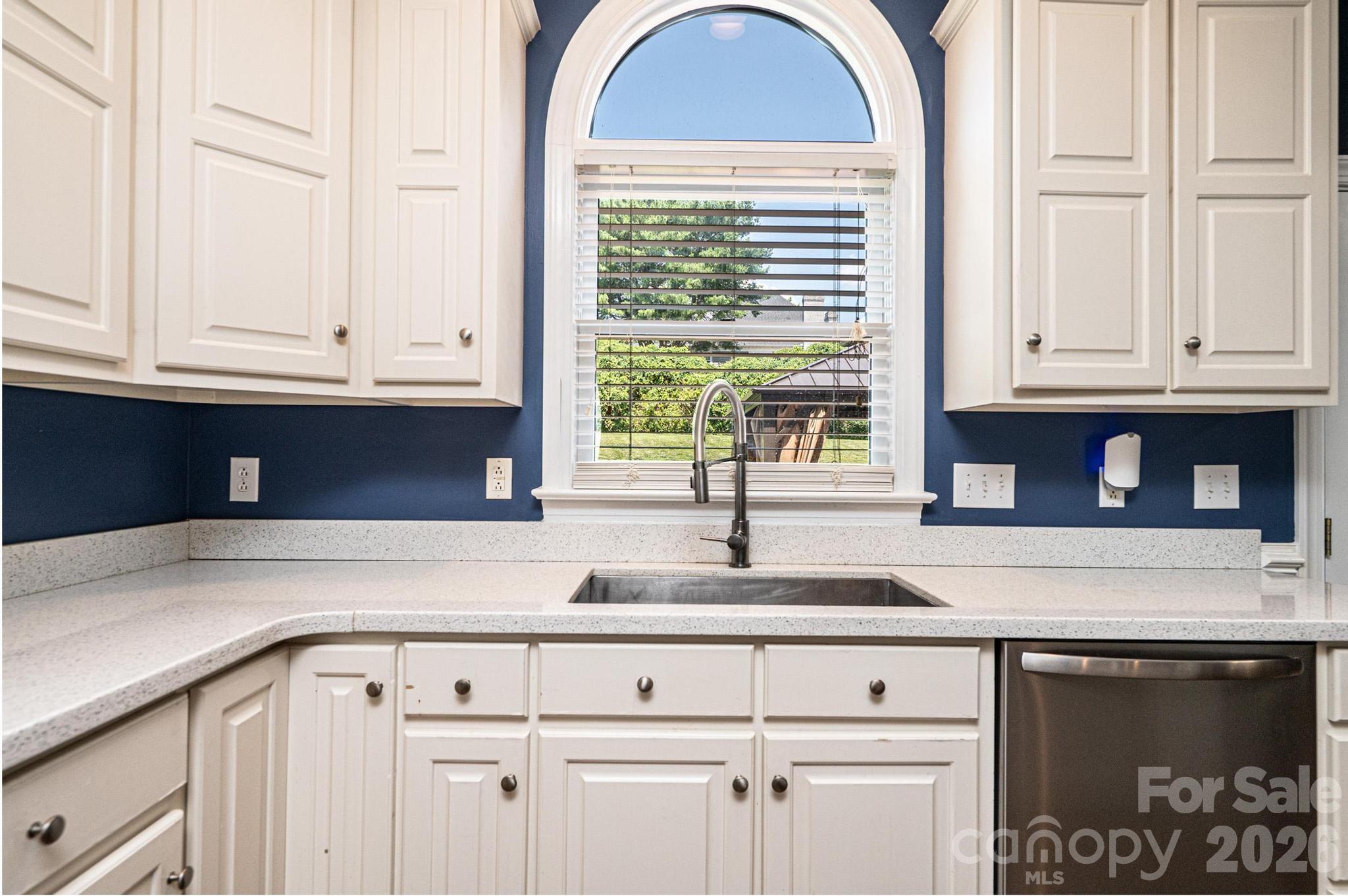 4215 3rd Street NW — Hickory