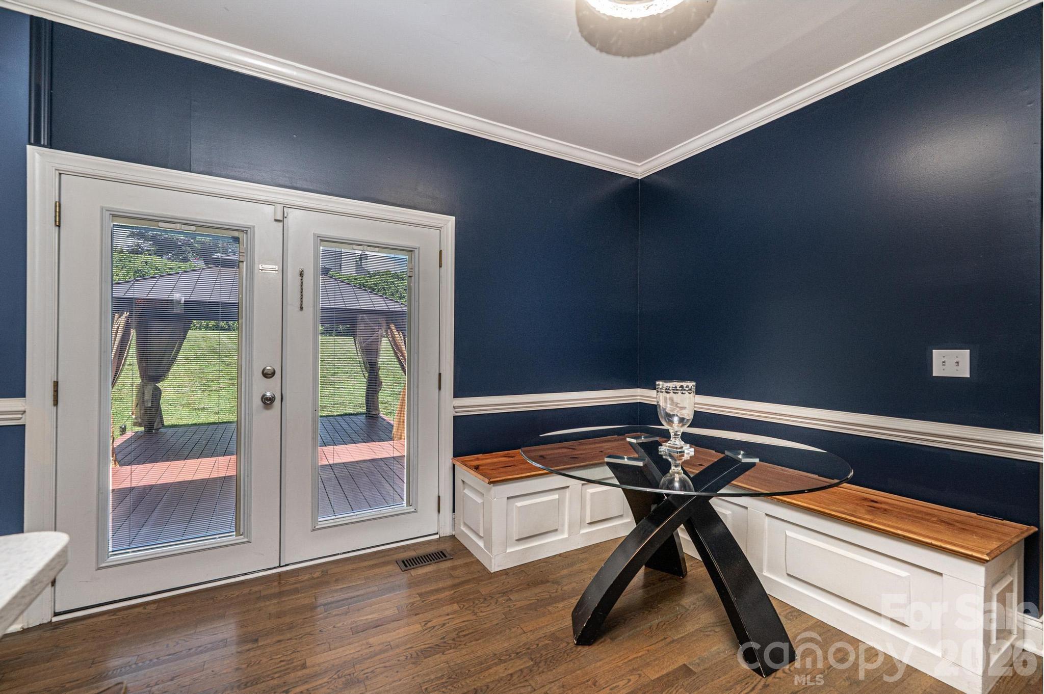 4215 3rd Street NW — Hickory