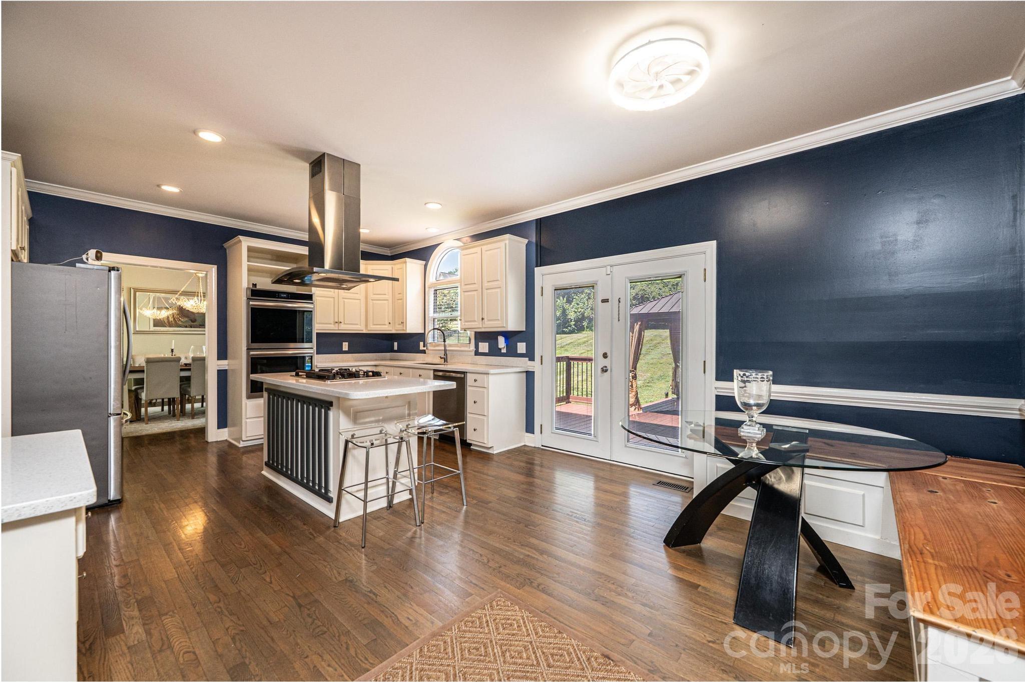 4215 3rd Street NW — Hickory