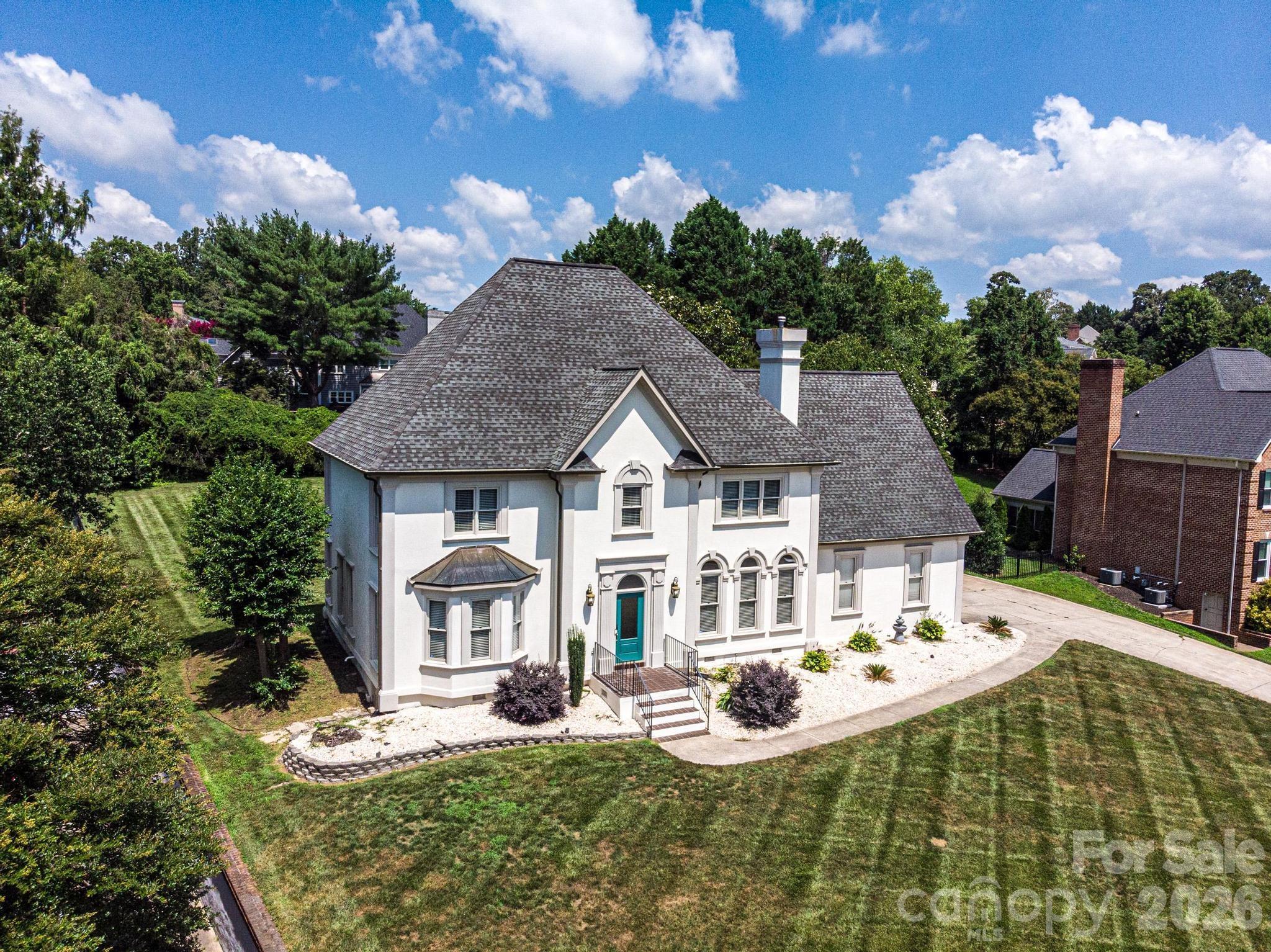 4215 3rd Street NW — Hickory
