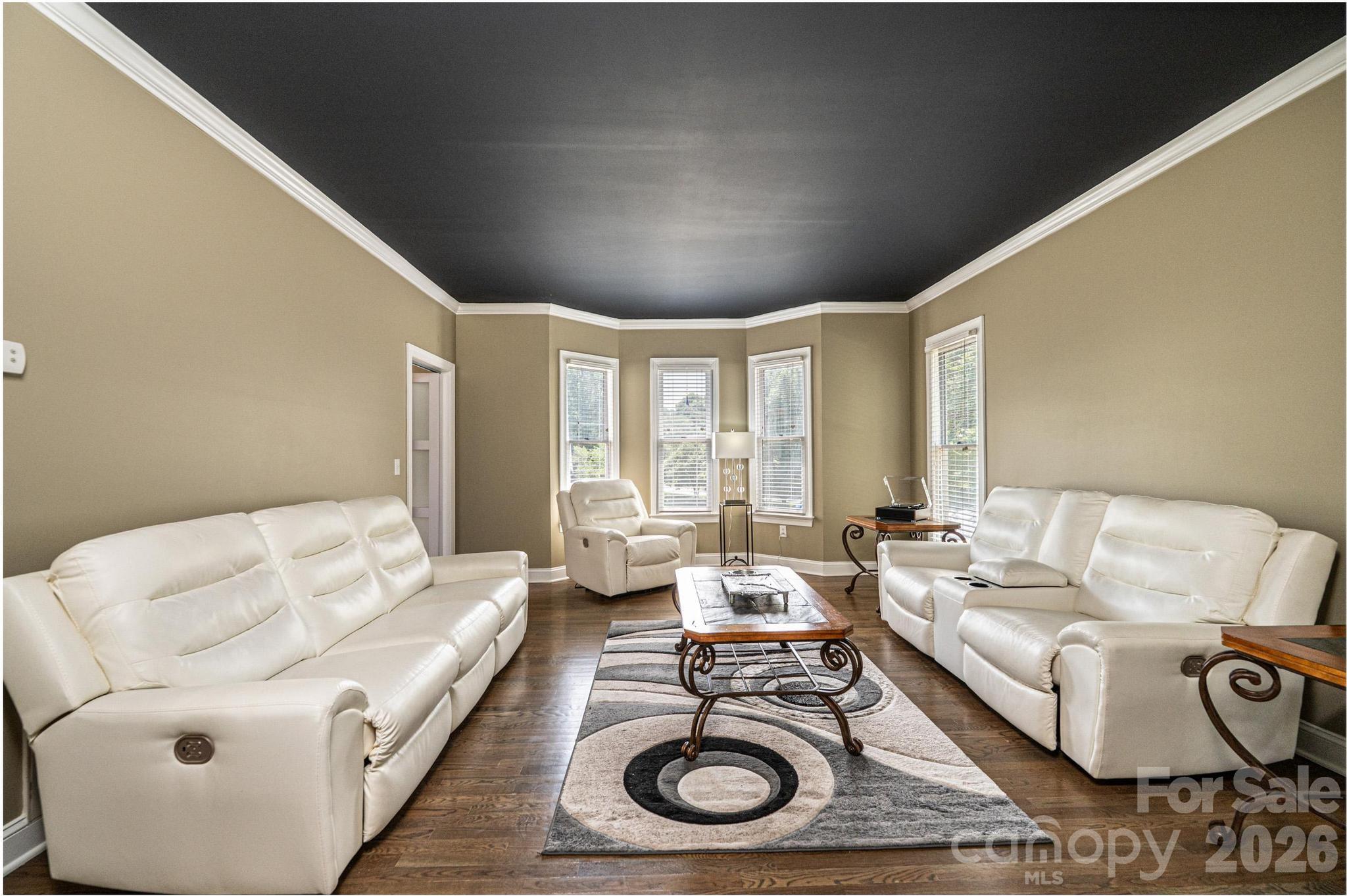 4215 3rd Street NW — Hickory