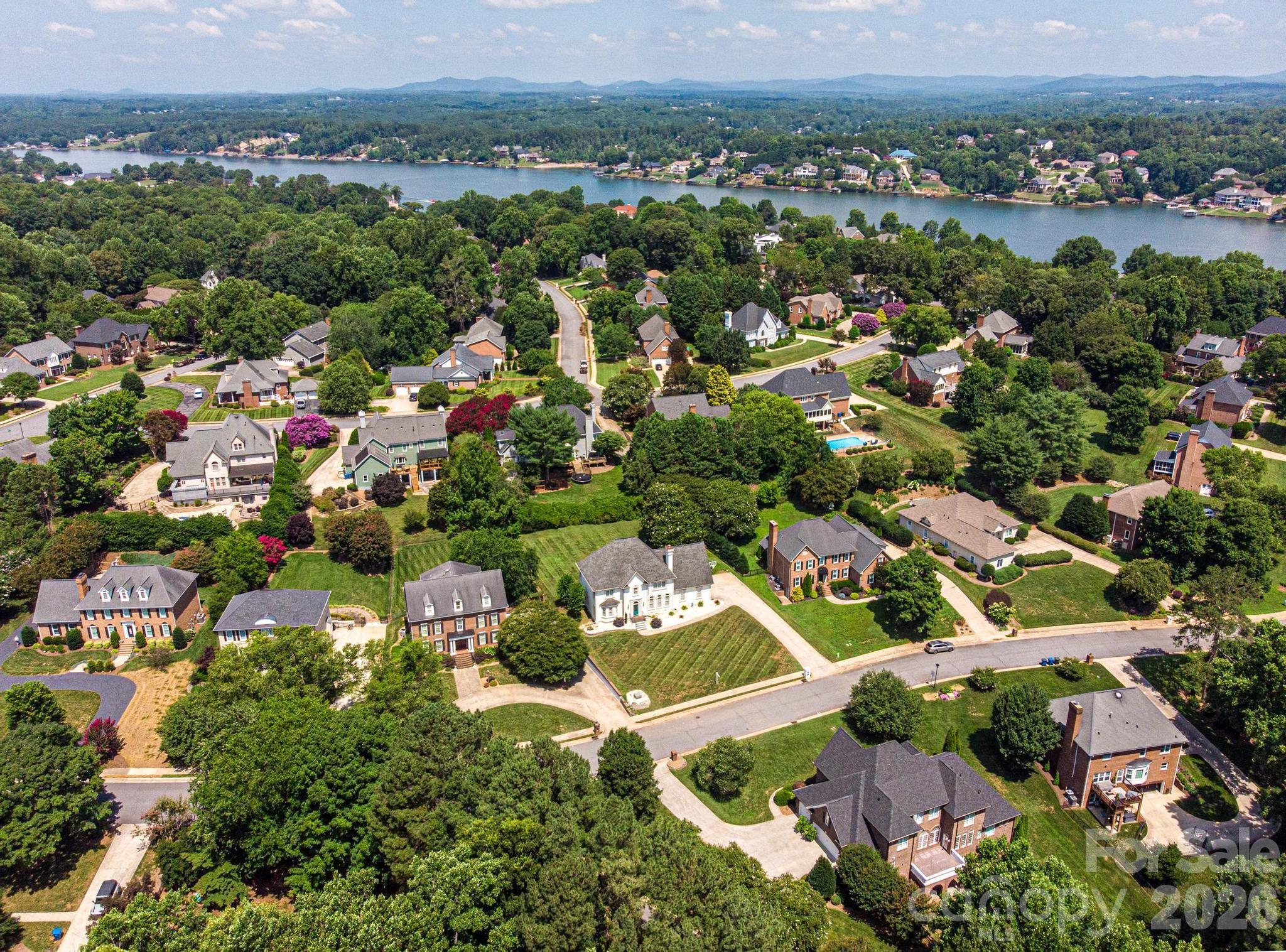 4215 3rd Street NW — Hickory