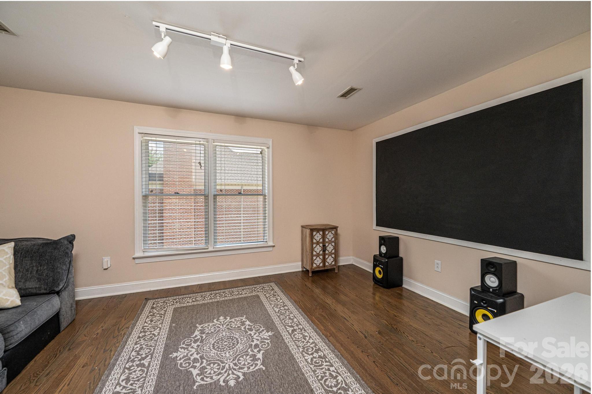 4215 3rd Street NW — Hickory