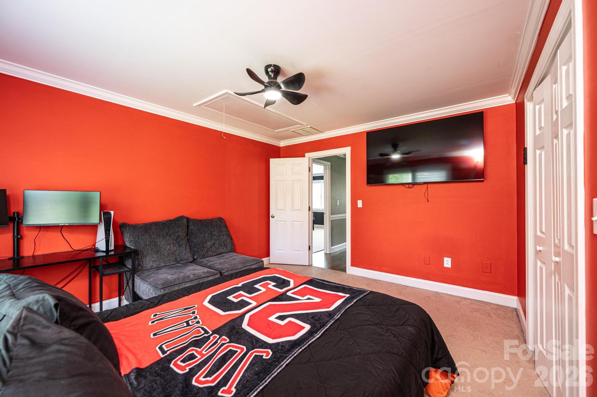4215 3rd Street NW — Hickory