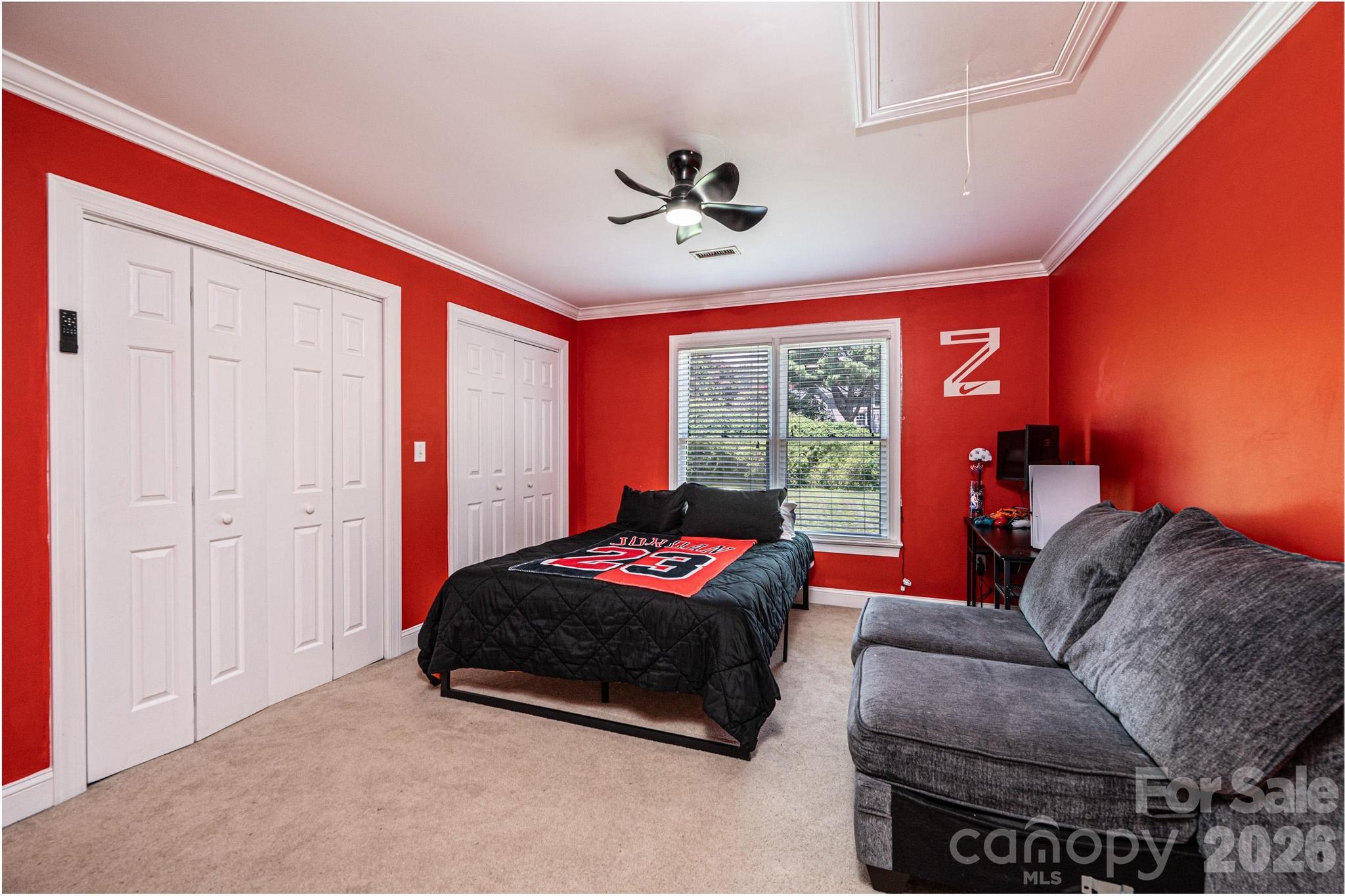 4215 3rd Street NW — Hickory