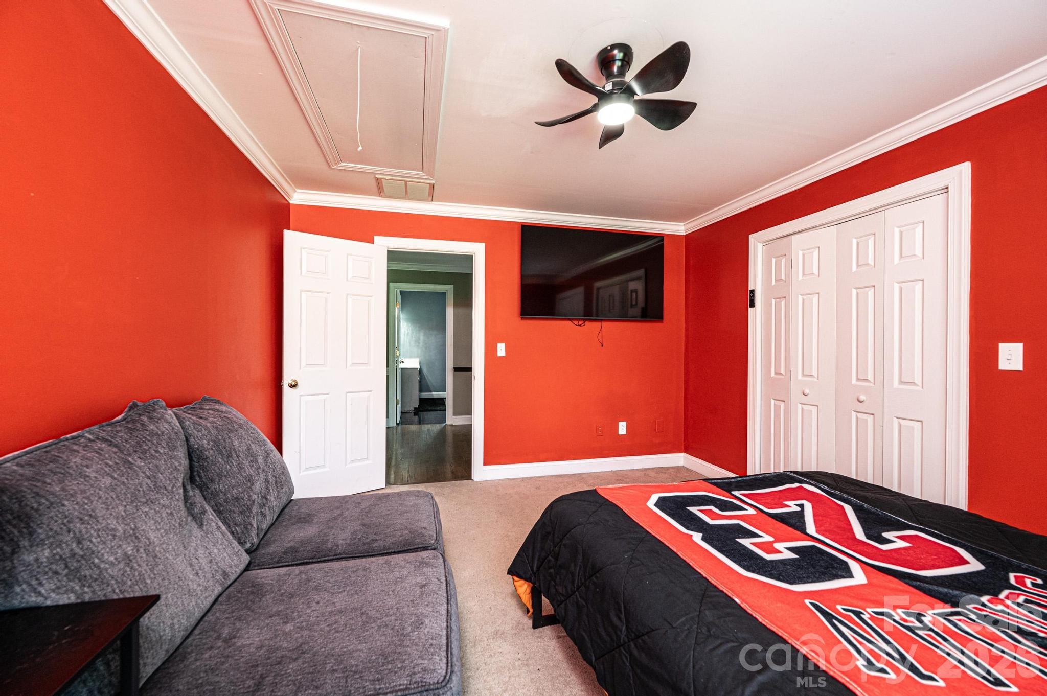 4215 3rd Street NW — Hickory