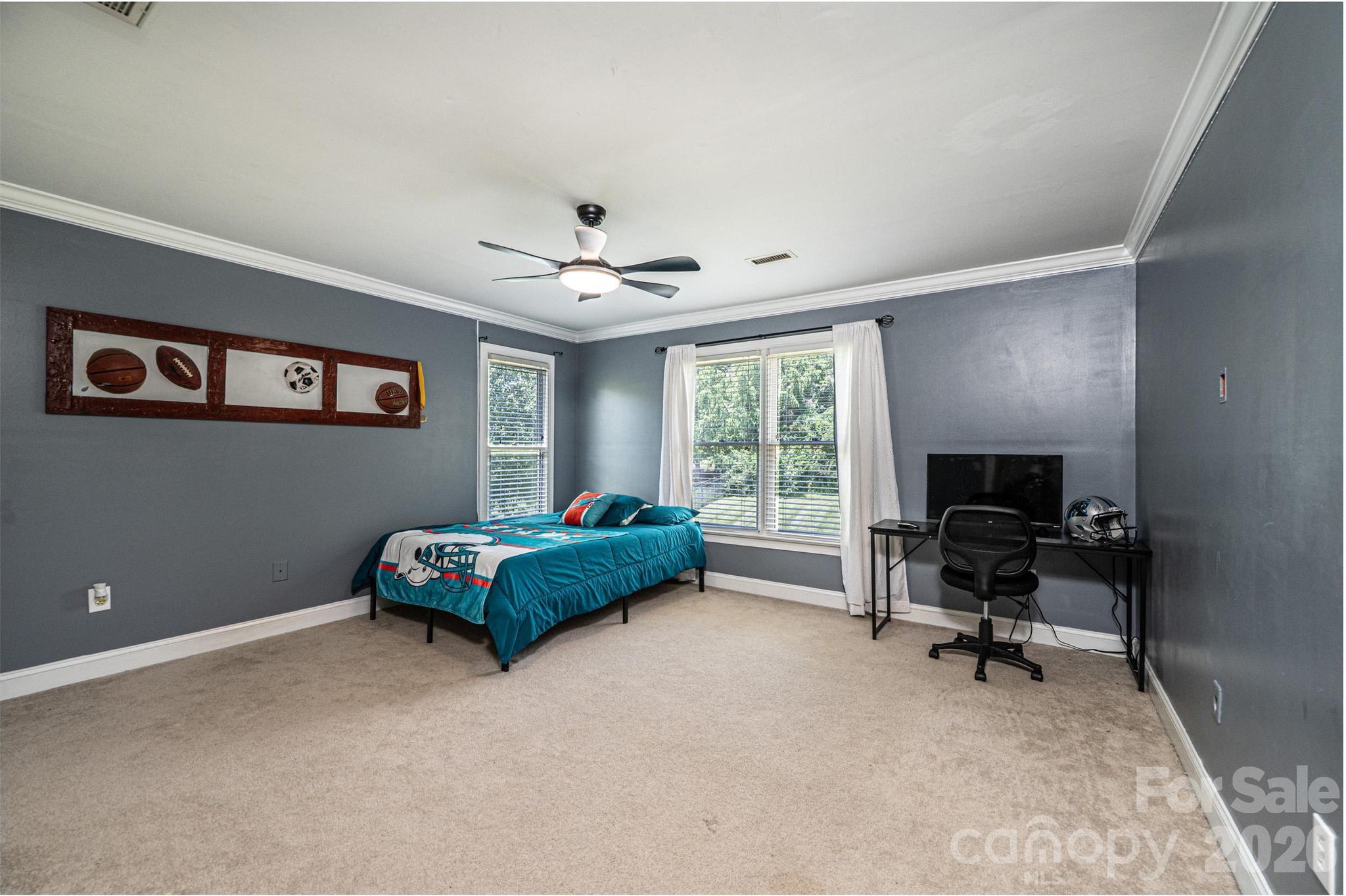 4215 3rd Street NW — Hickory