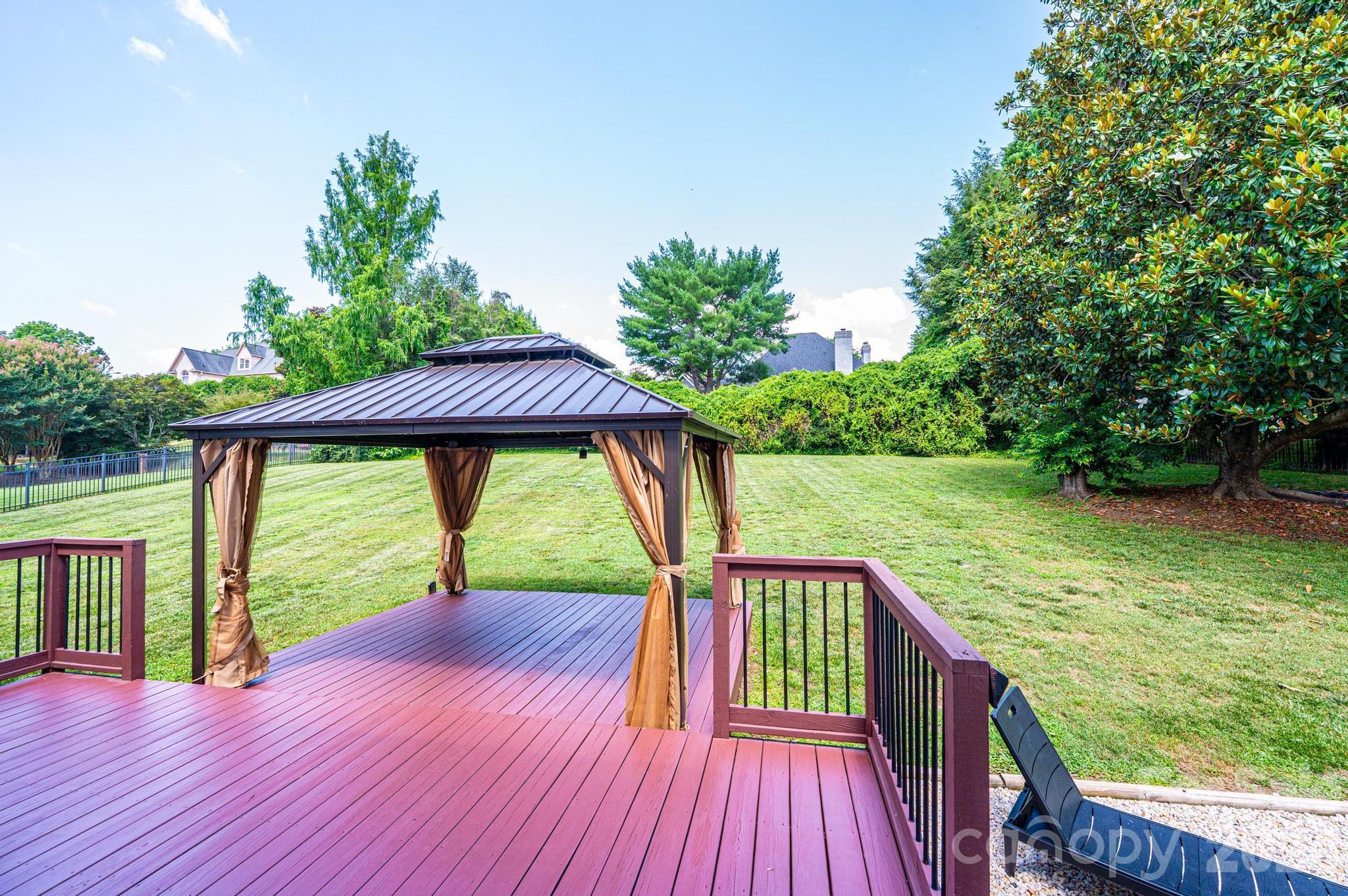 4215 3rd Street NW — Hickory