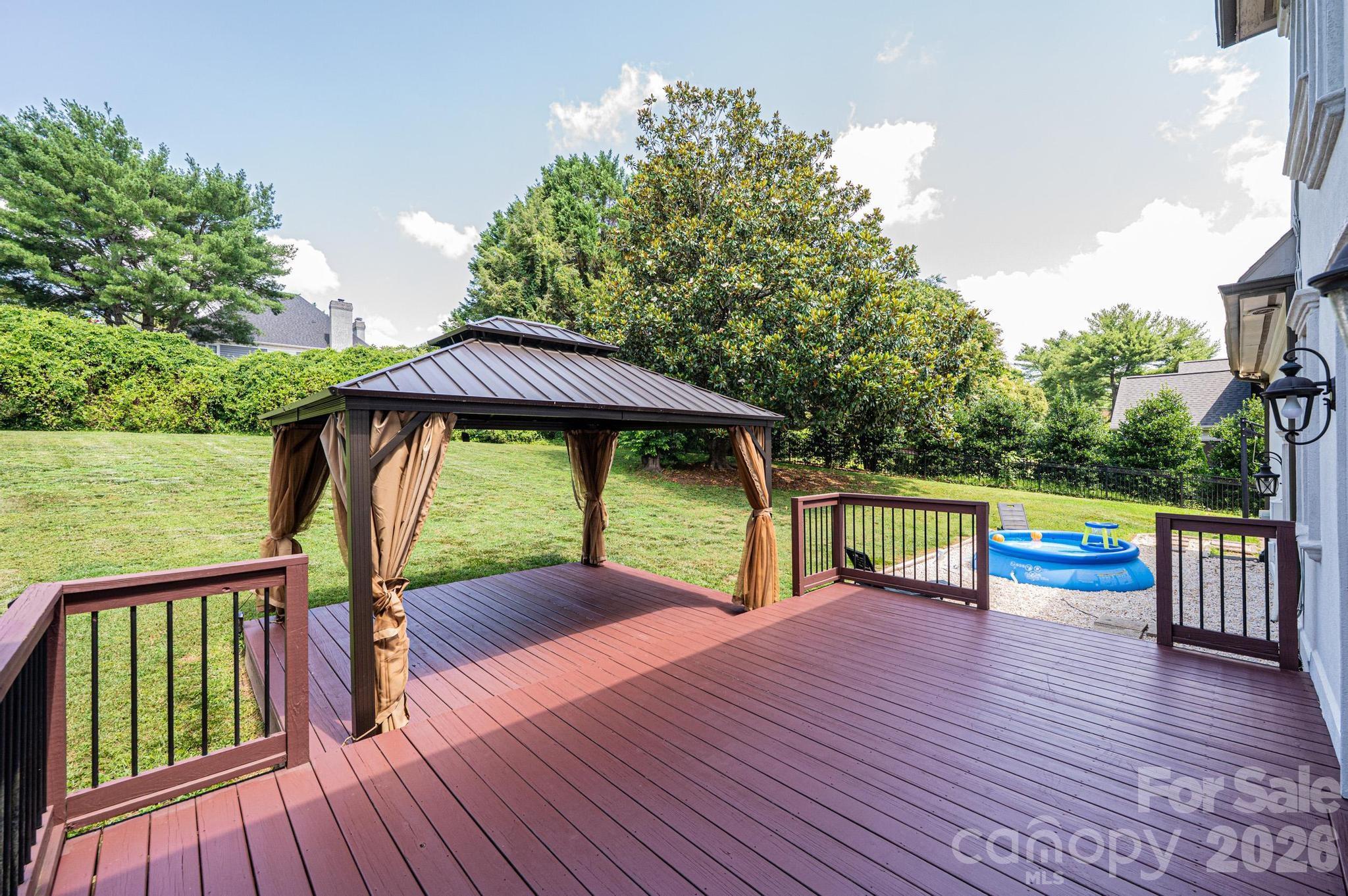 4215 3rd Street NW — Hickory