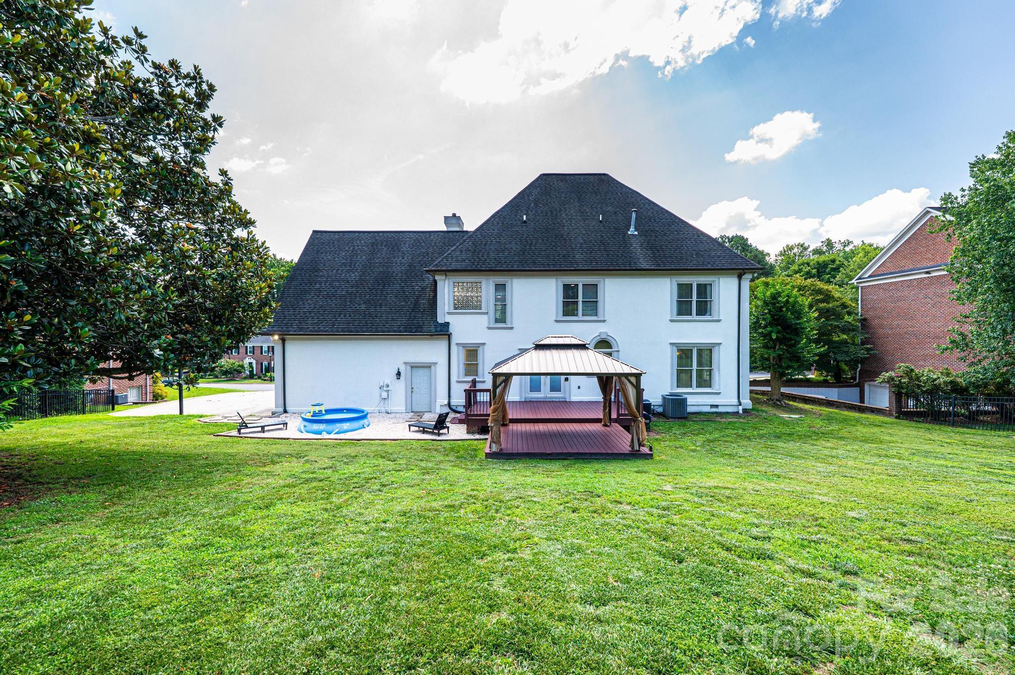 4215 3rd Street NW — Hickory