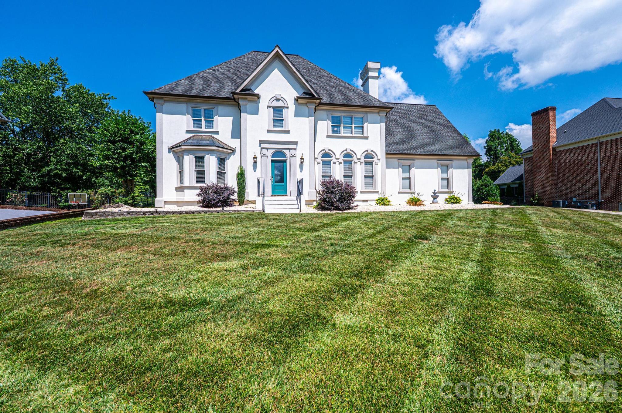 4215 3rd Street NW — Hickory