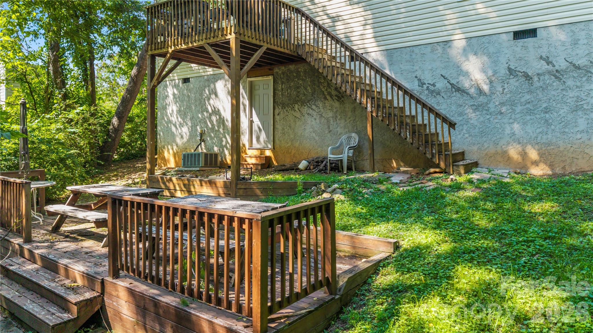 11 W Raleigh Road — Asheville
