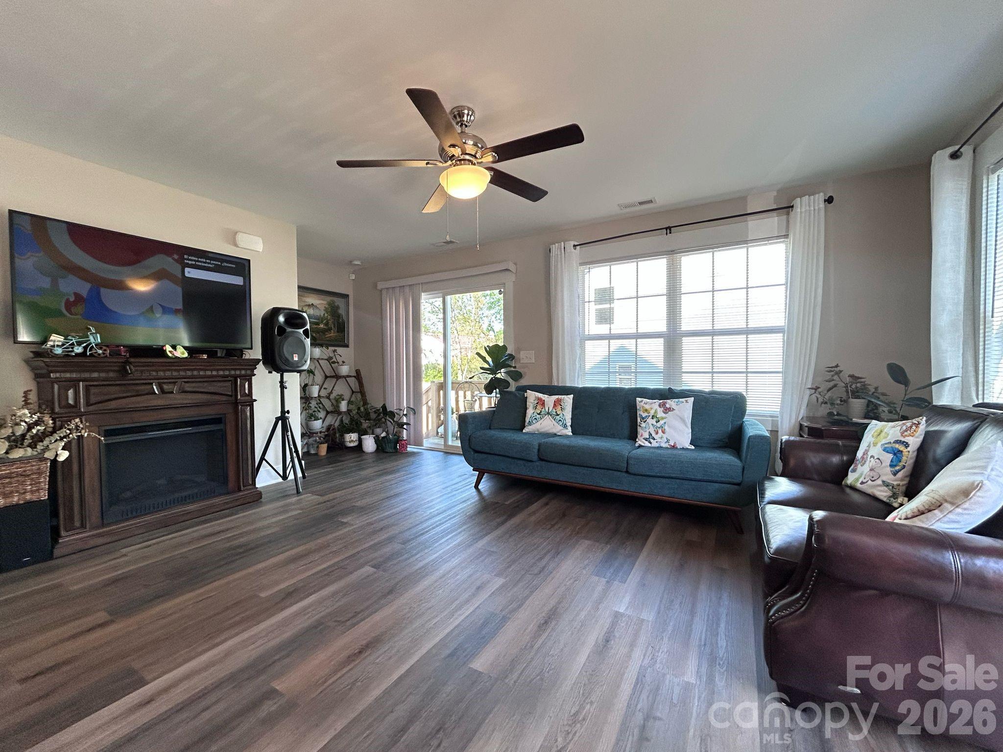 606 E Carpenter Street — Dallas