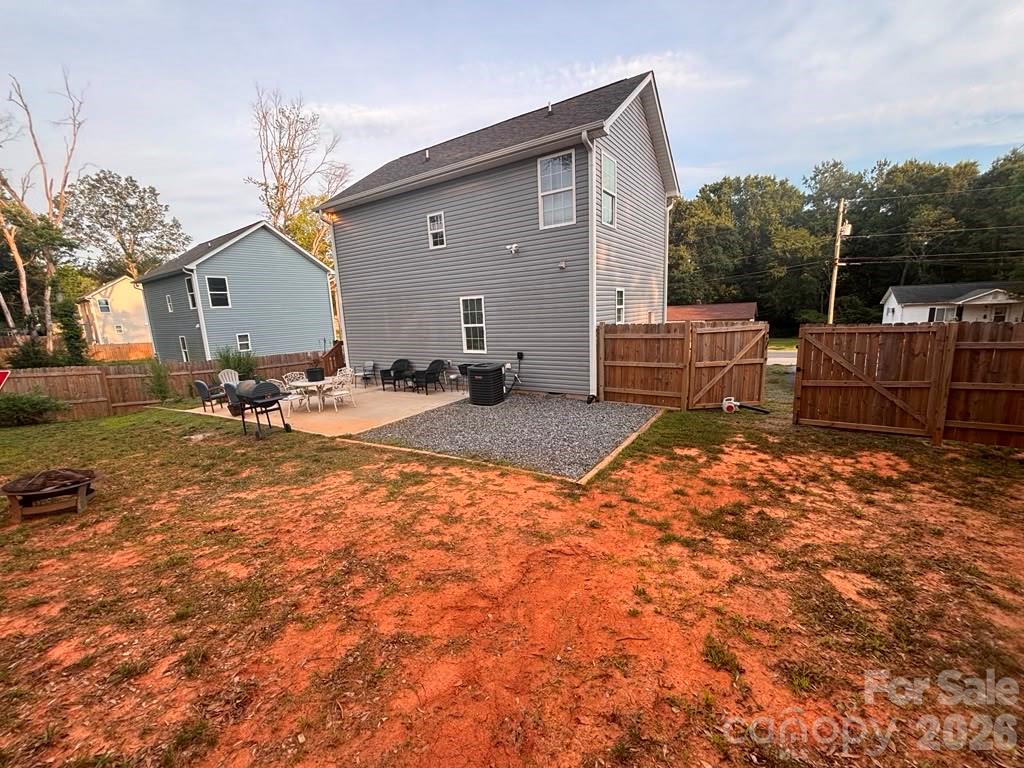 606 E Carpenter Street — Dallas