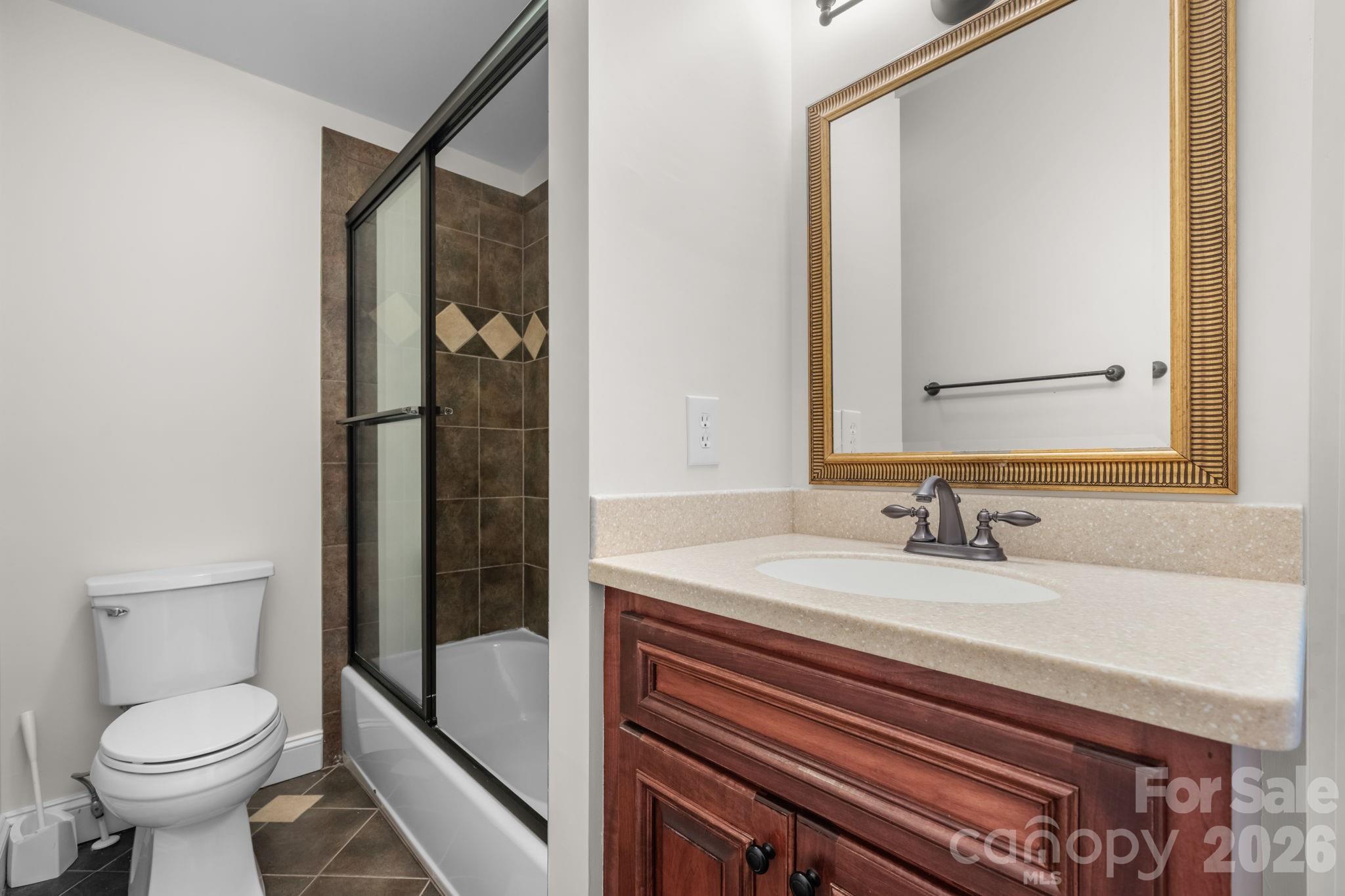 226 20th Avenue Place — Hickory