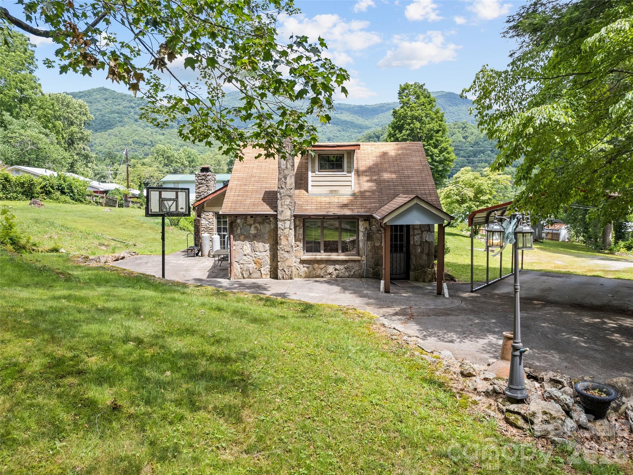 64 Turner Branch — Maggie Valley