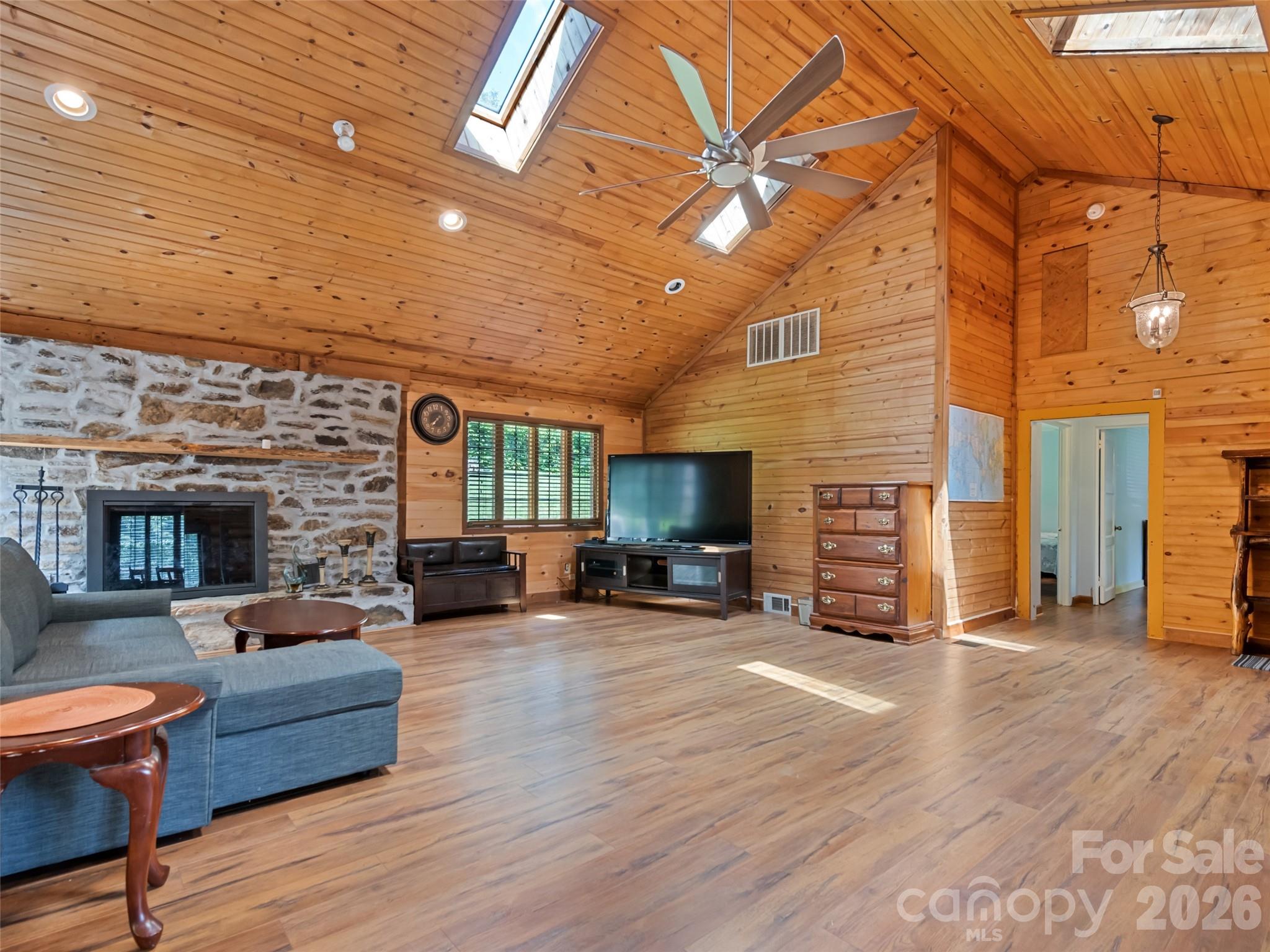 64 Turner Branch — Maggie Valley