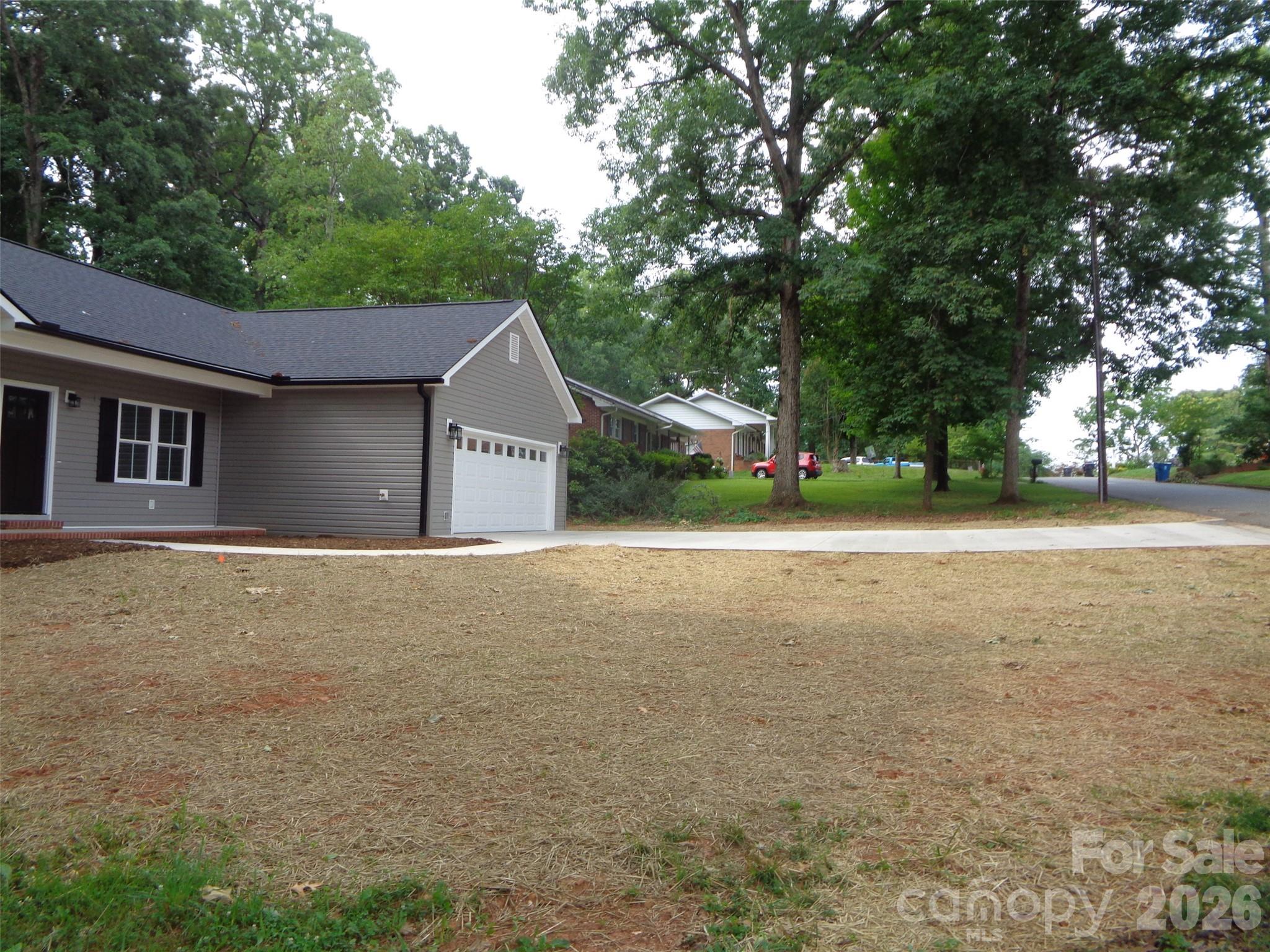 190 Forest Hill Drive — Forest City