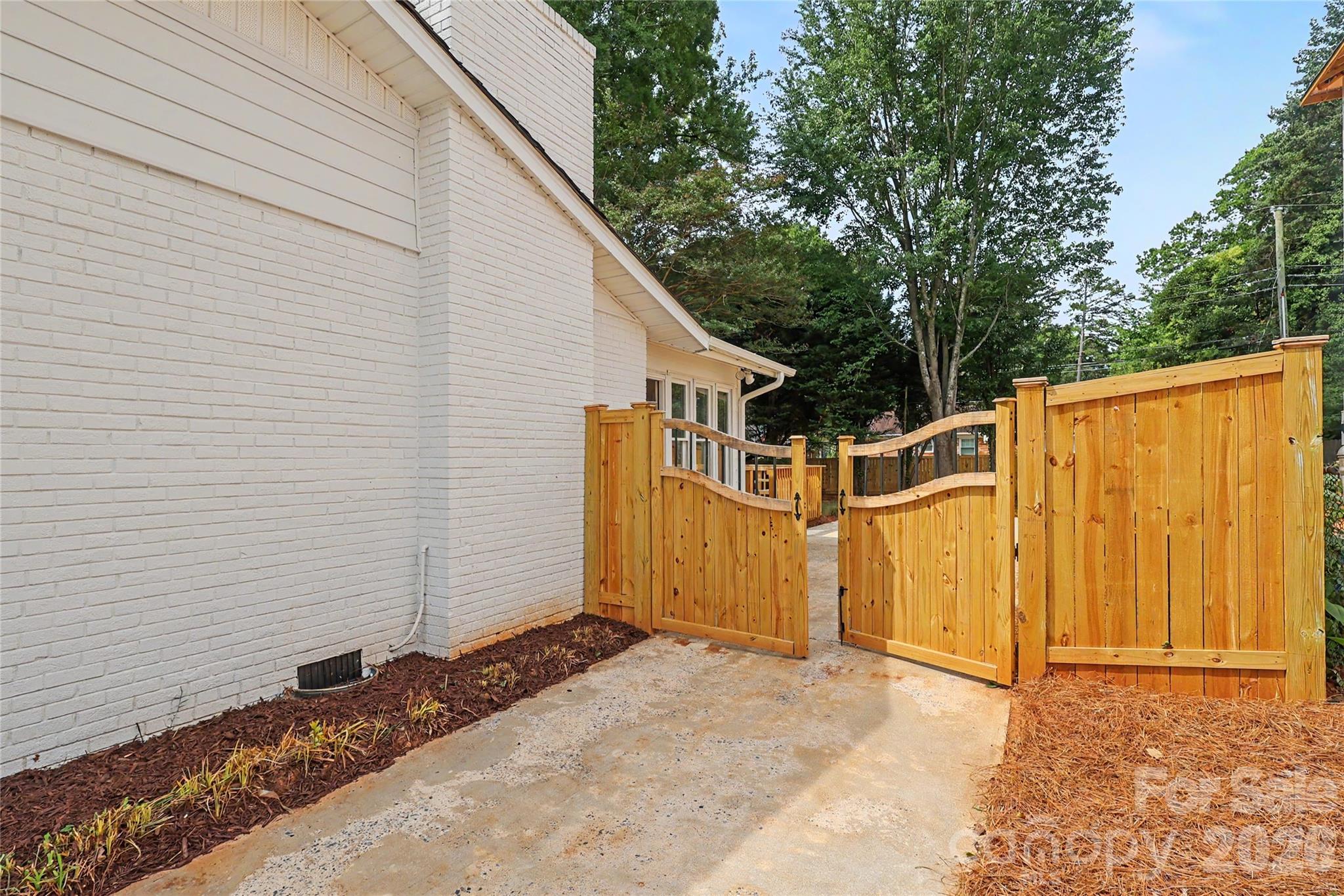 3834 Moultrie Street — Charlotte