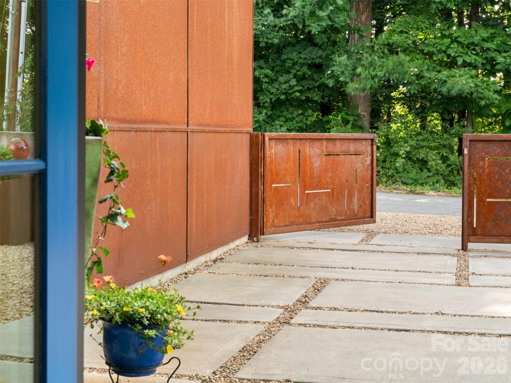 220 Riverview Drive — Asheville