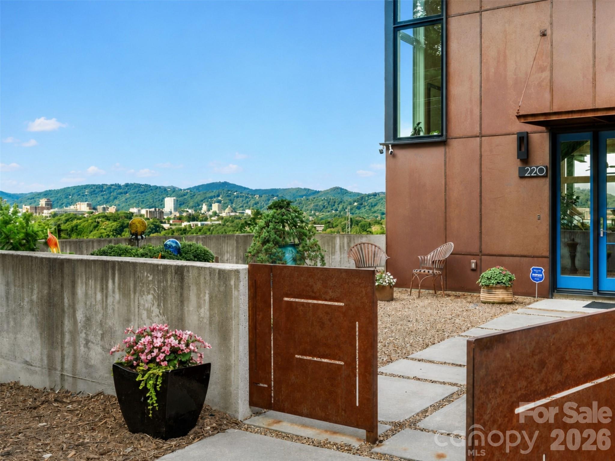 220 Riverview Drive — Asheville