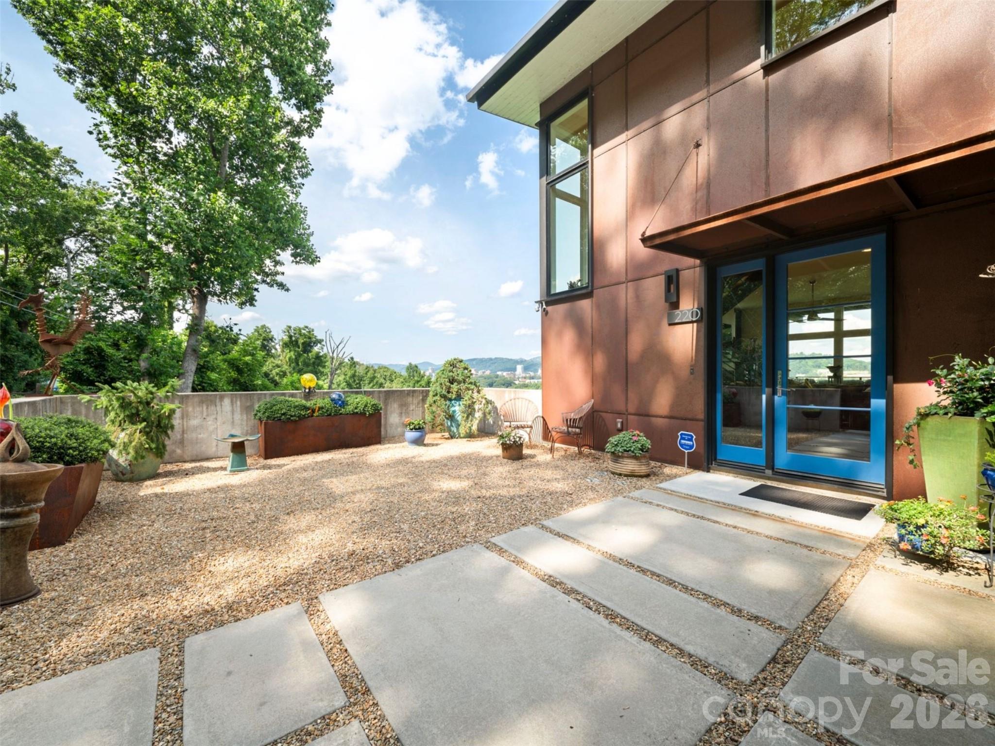 220 Riverview Drive — Asheville
