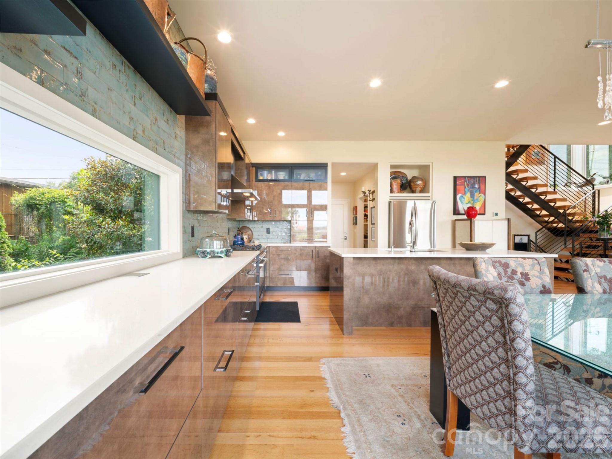 220 Riverview Drive — Asheville