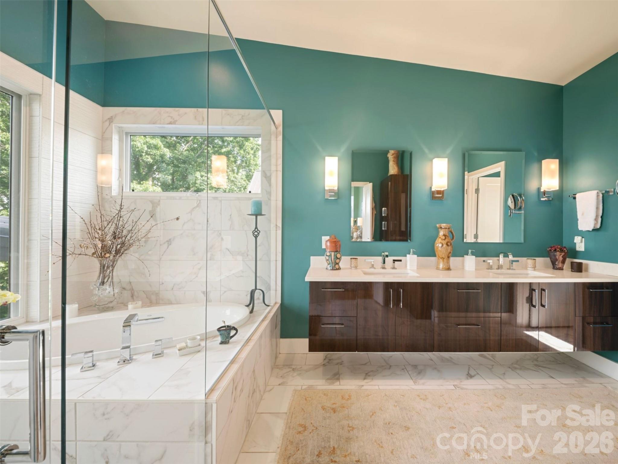 220 Riverview Drive — Asheville