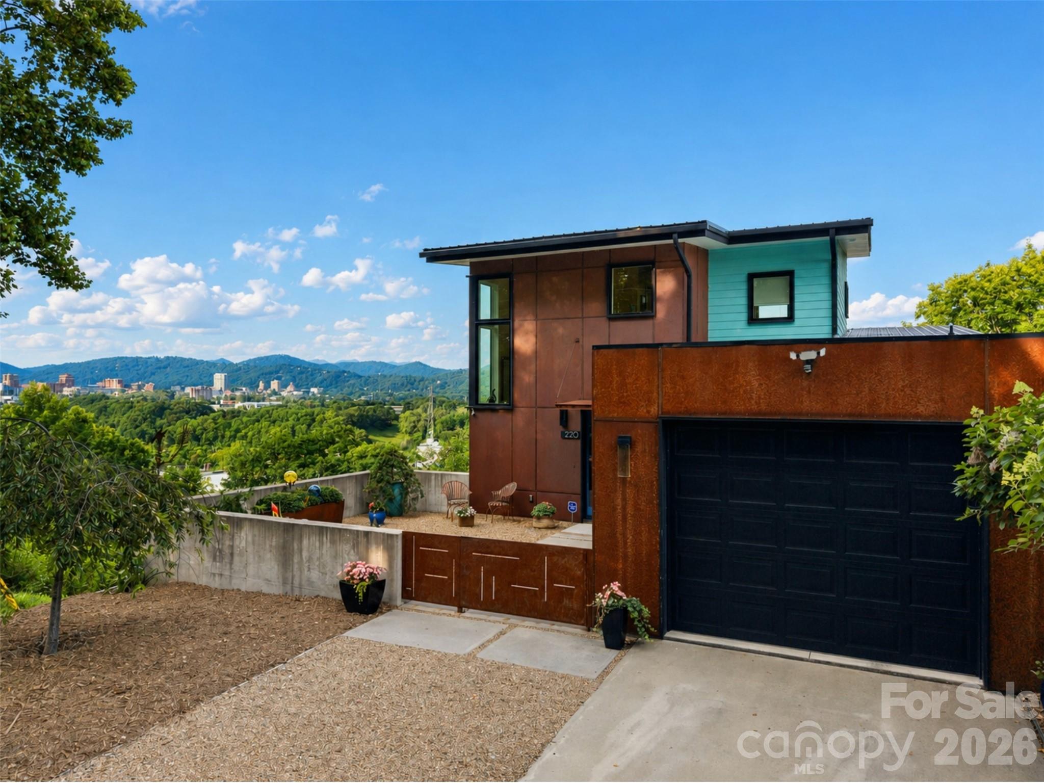 220 Riverview Drive — Asheville
