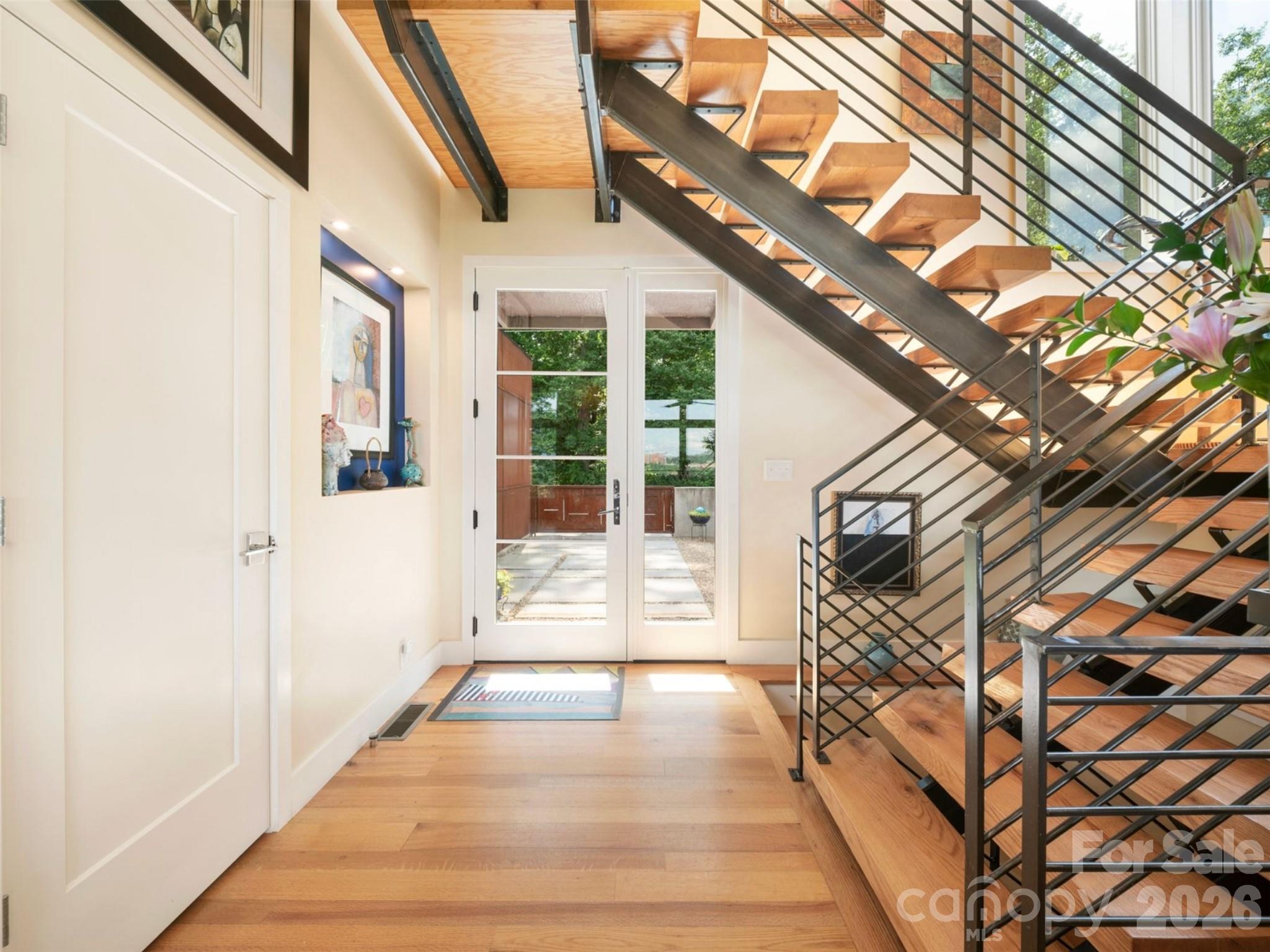 220 Riverview Drive — Asheville