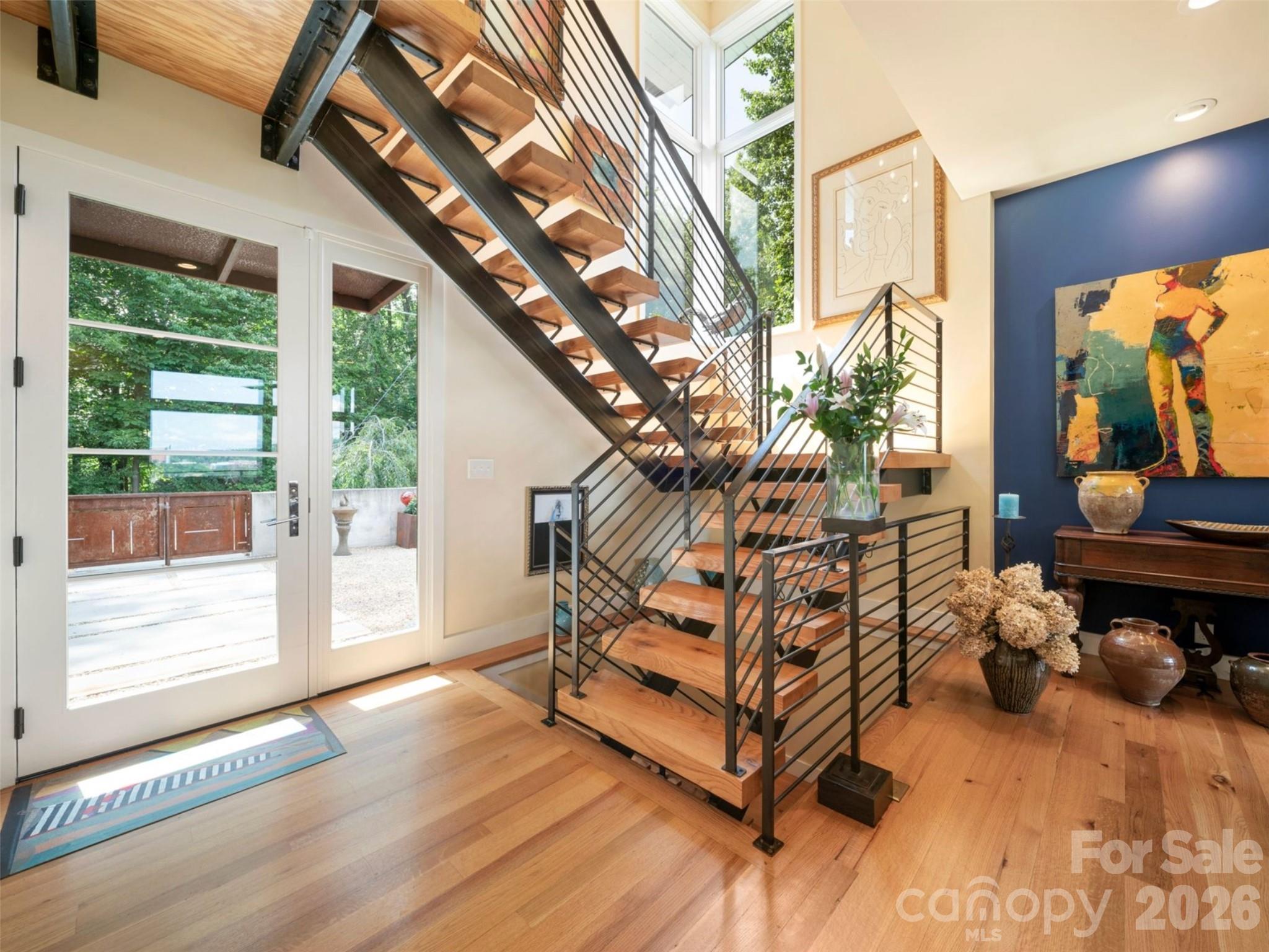 220 Riverview Drive — Asheville