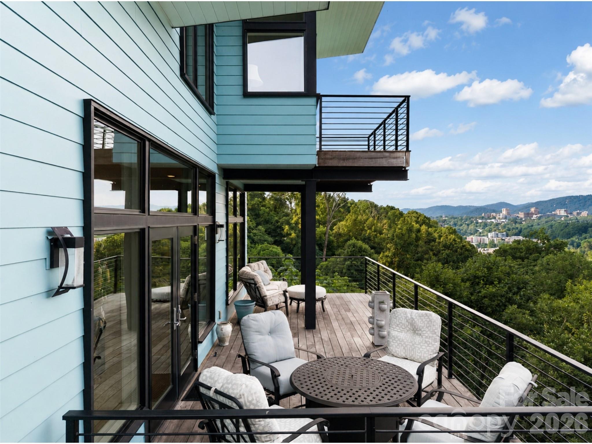 220 Riverview Drive — Asheville