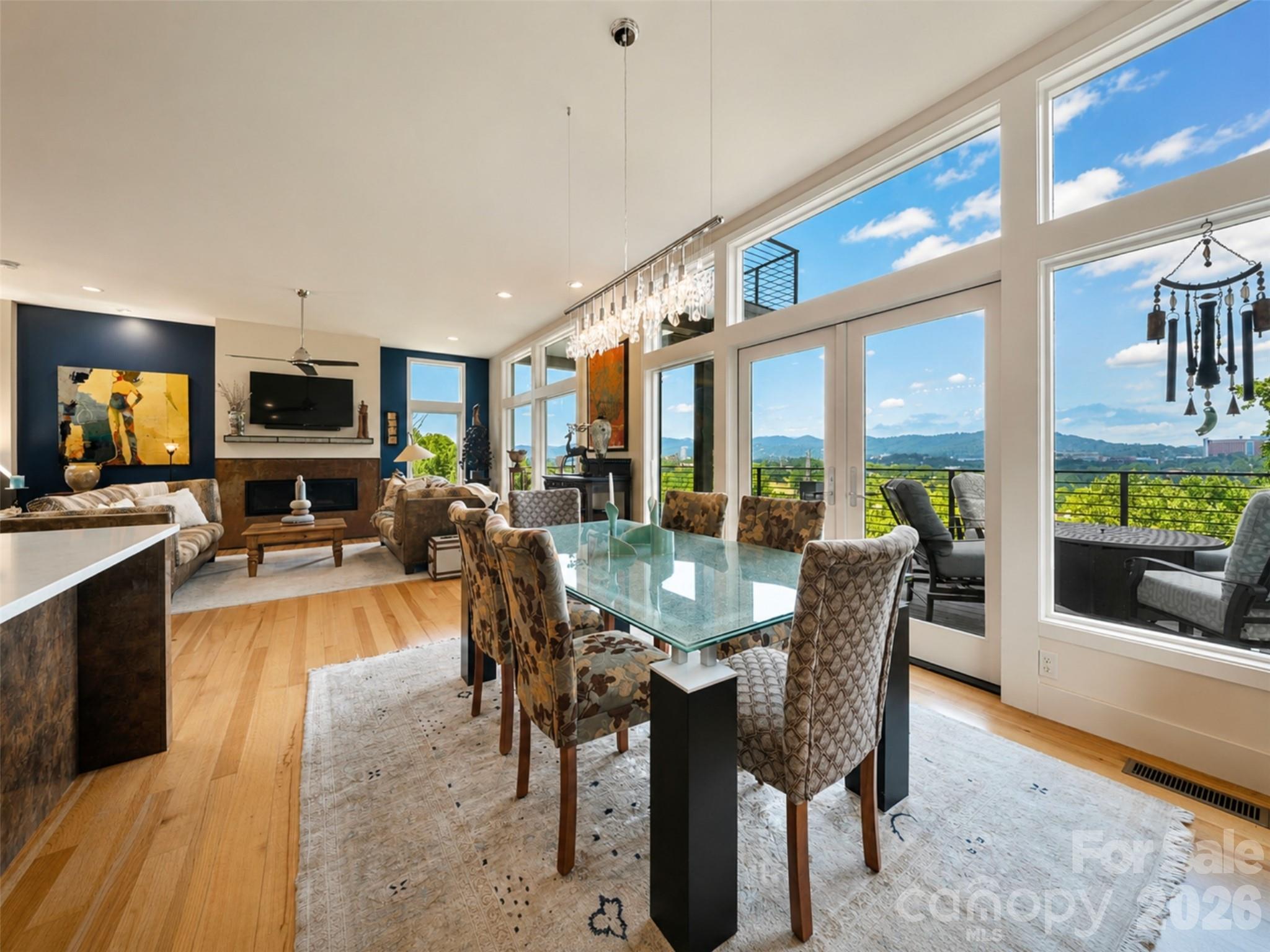 220 Riverview Drive — Asheville