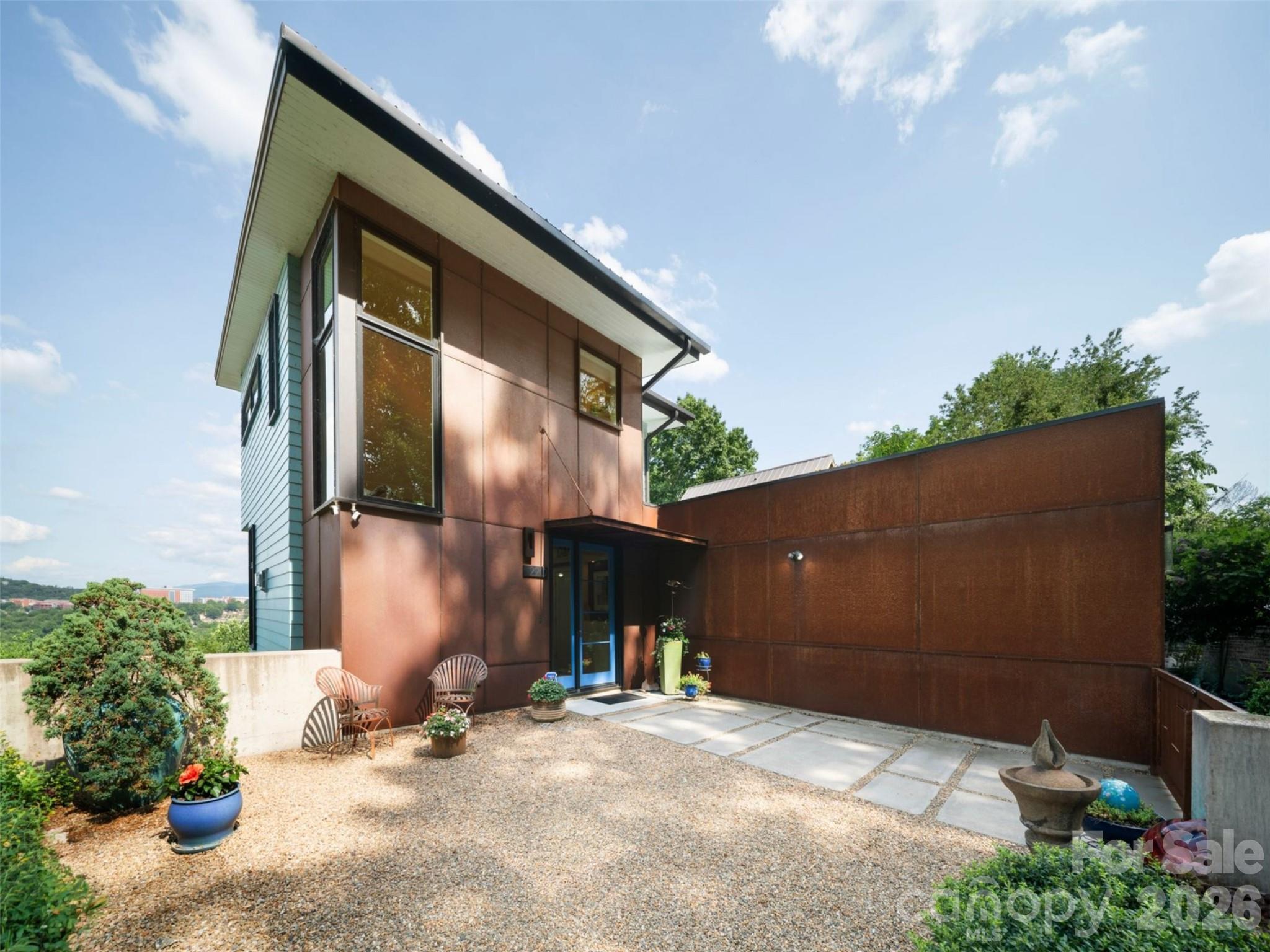 220 Riverview Drive — Asheville