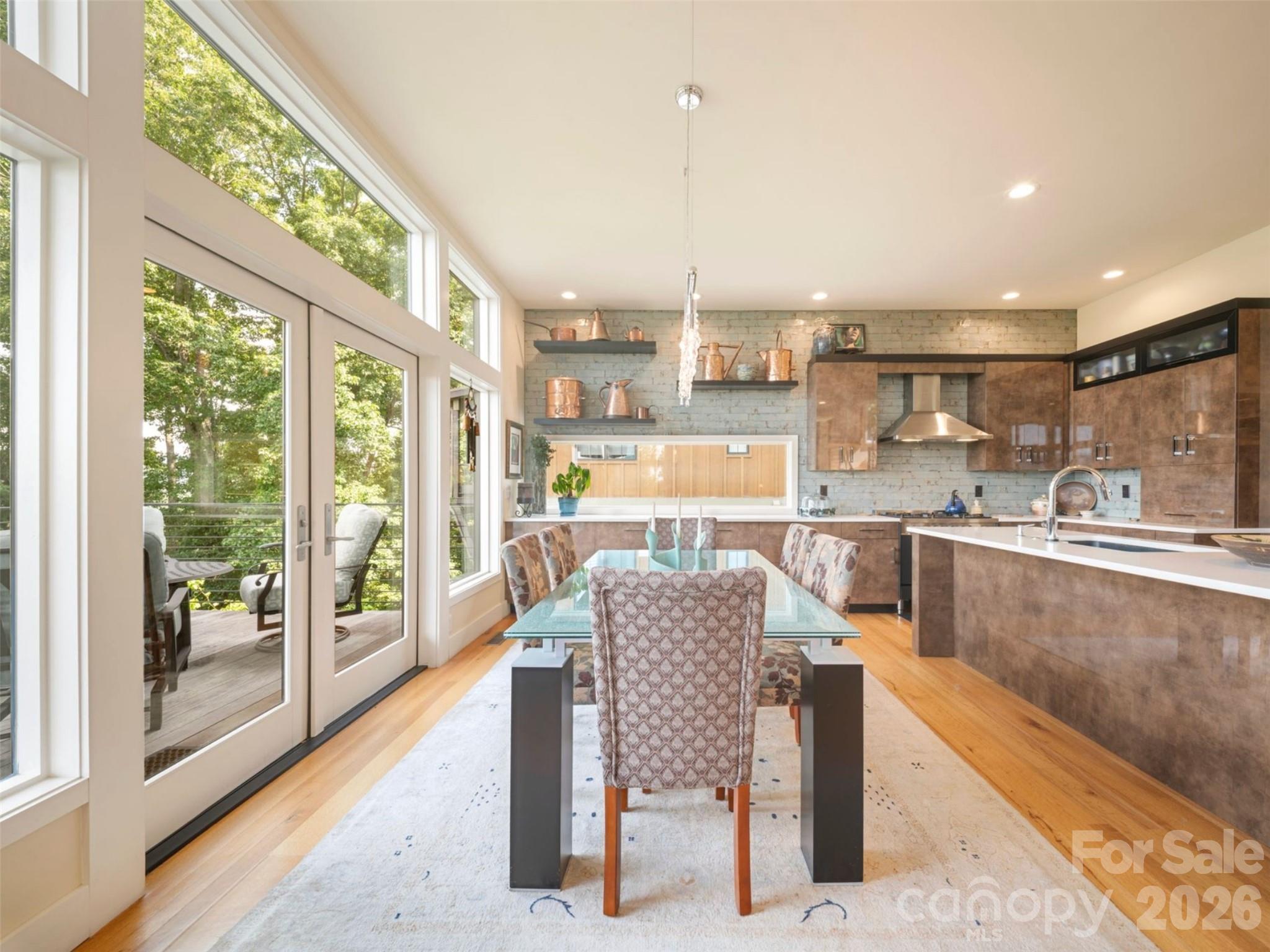 220 Riverview Drive — Asheville