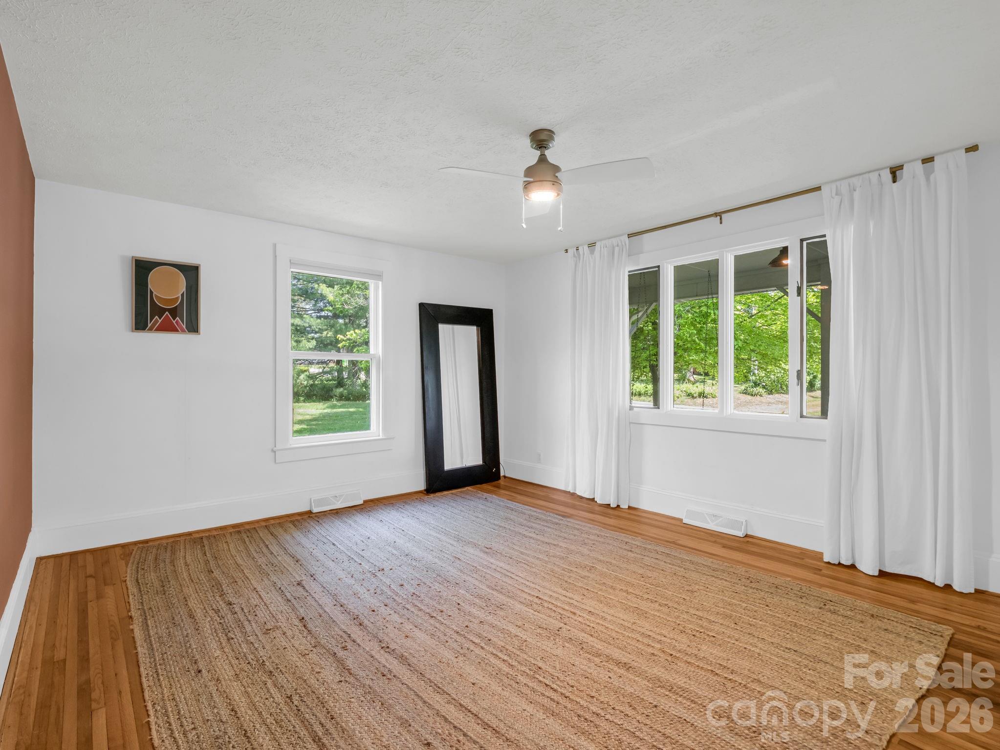 363 Etowah School Road — Hendersonville