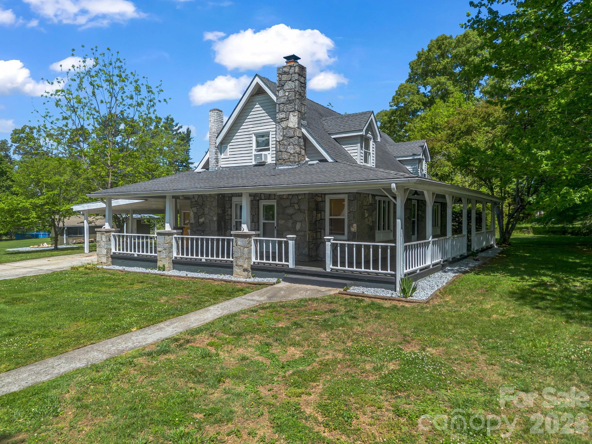 363 Etowah School Road — Hendersonville