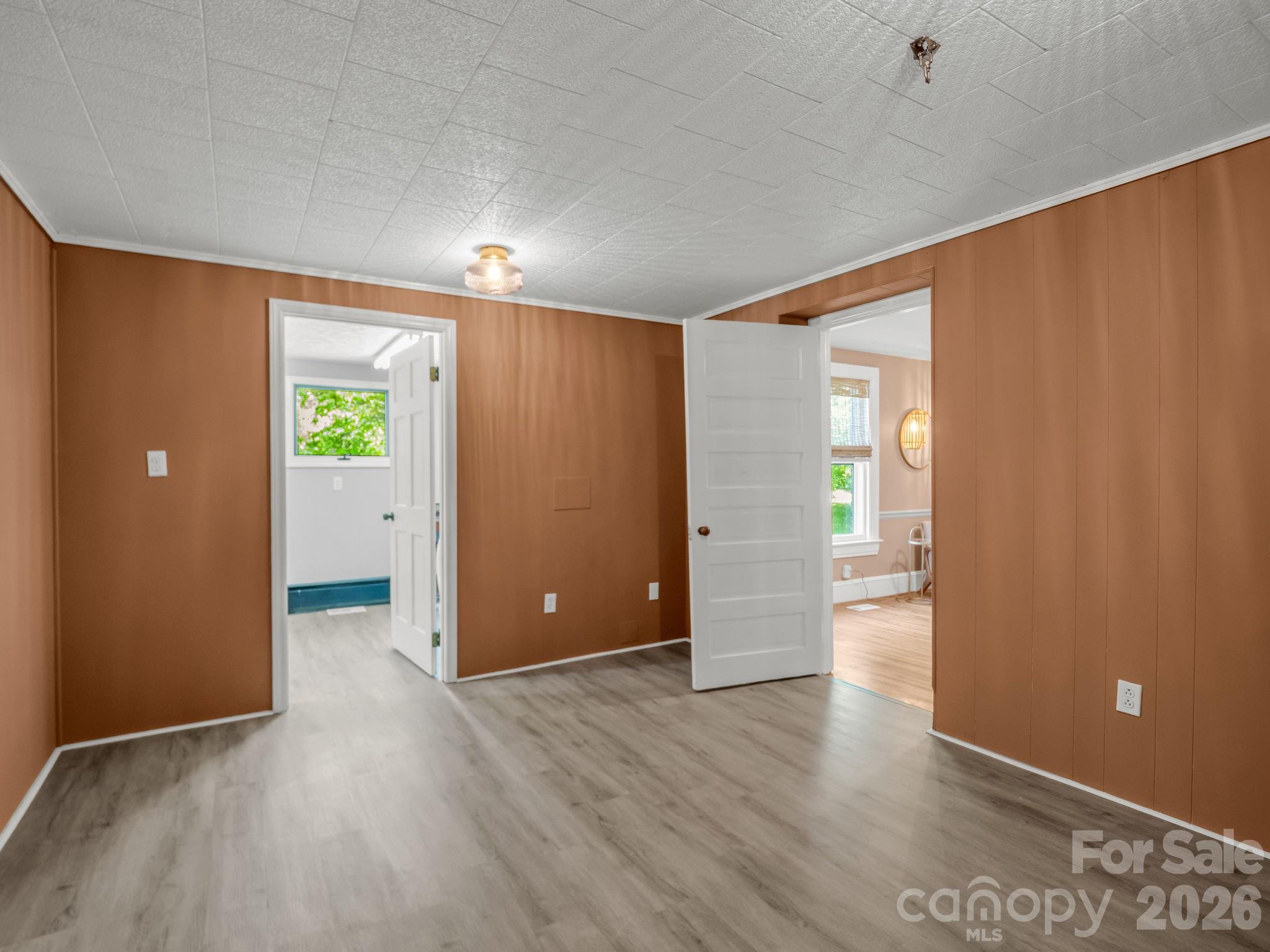 363 Etowah School Road — Hendersonville