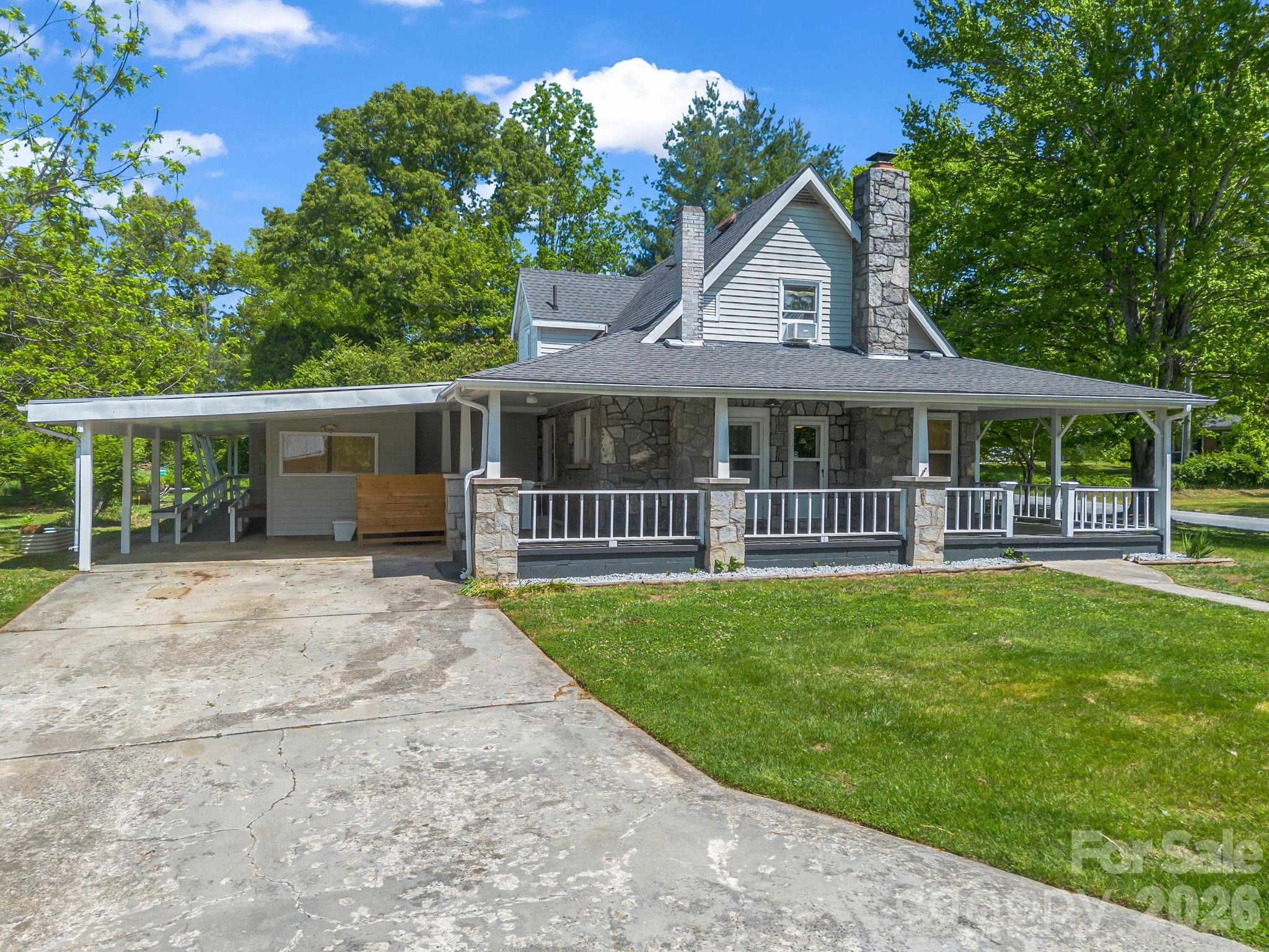 363 Etowah School Road — Hendersonville
