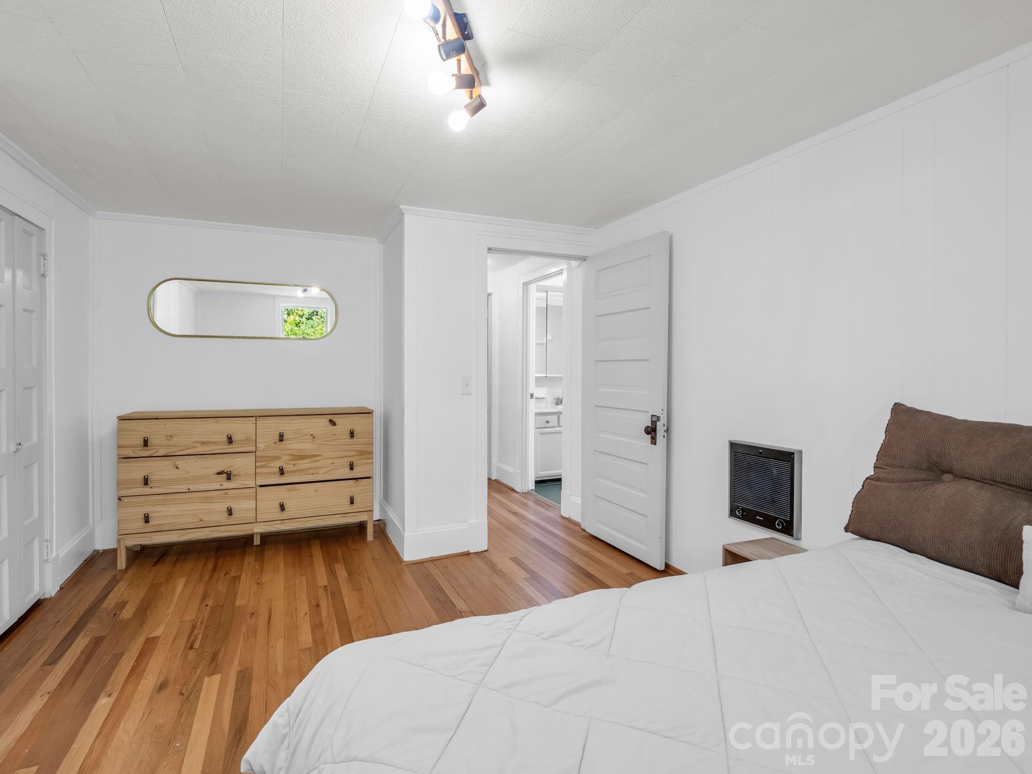 363 Etowah School Road — Hendersonville